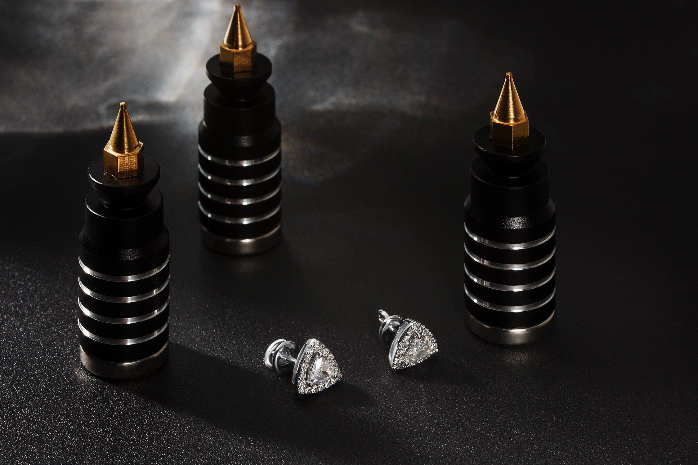 Ювелирный фотограф в Санкт-Петербурге. Рекламная фотосъёмка. Предметная фотосъемка часов, украшений и других предметов роскоши. Антиквариат. Профессиональный фотограф в Санкт-Петербурге. Студийная фотография. Фотограф Сергей Пушкин. Фото для рекламы и соцсетей.  Product photographer in Saint-Petersburg, Russia. Фотосъемка товаров для соцсетей и маркетплейсов. предметная фотосъемка украшений, СПб. Фотосессия украшений в спб. Фотограф в студии в спб для украшений. Фотосессия бижутерии.