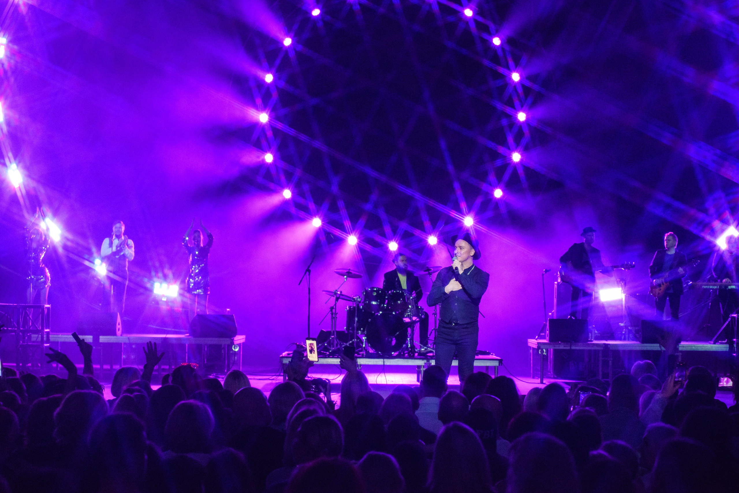 Дискотека 80-90-2000х — «Имена на все времена», Крокус Сити Холл. Бренд-фотограф для экспертов и блогеров в Москве Влада Горбовская