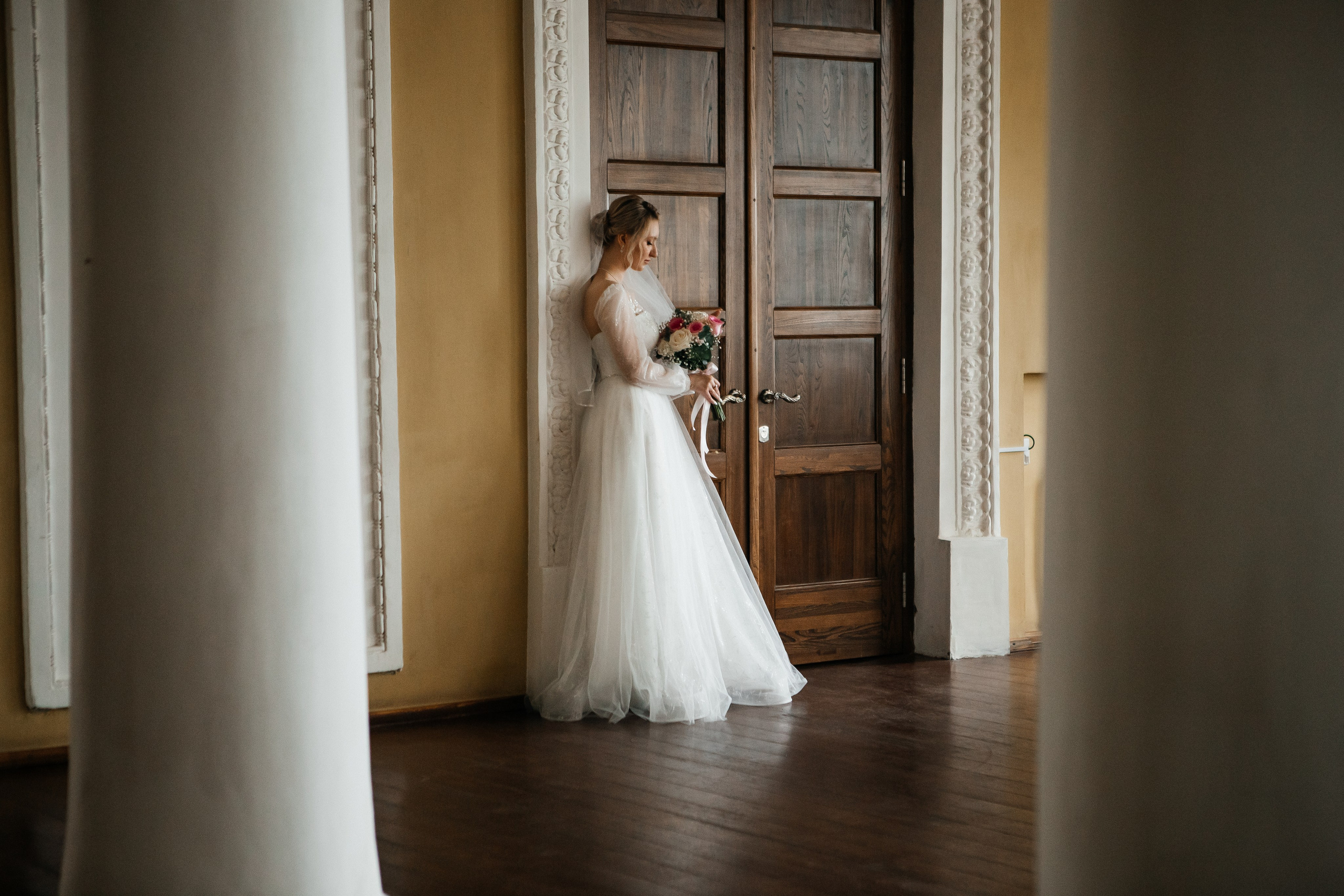 Евгения и Николай утренние сборы. Свадебный фотограф Виктория Чуйко Магнитогорск. Визуал для бизнеса