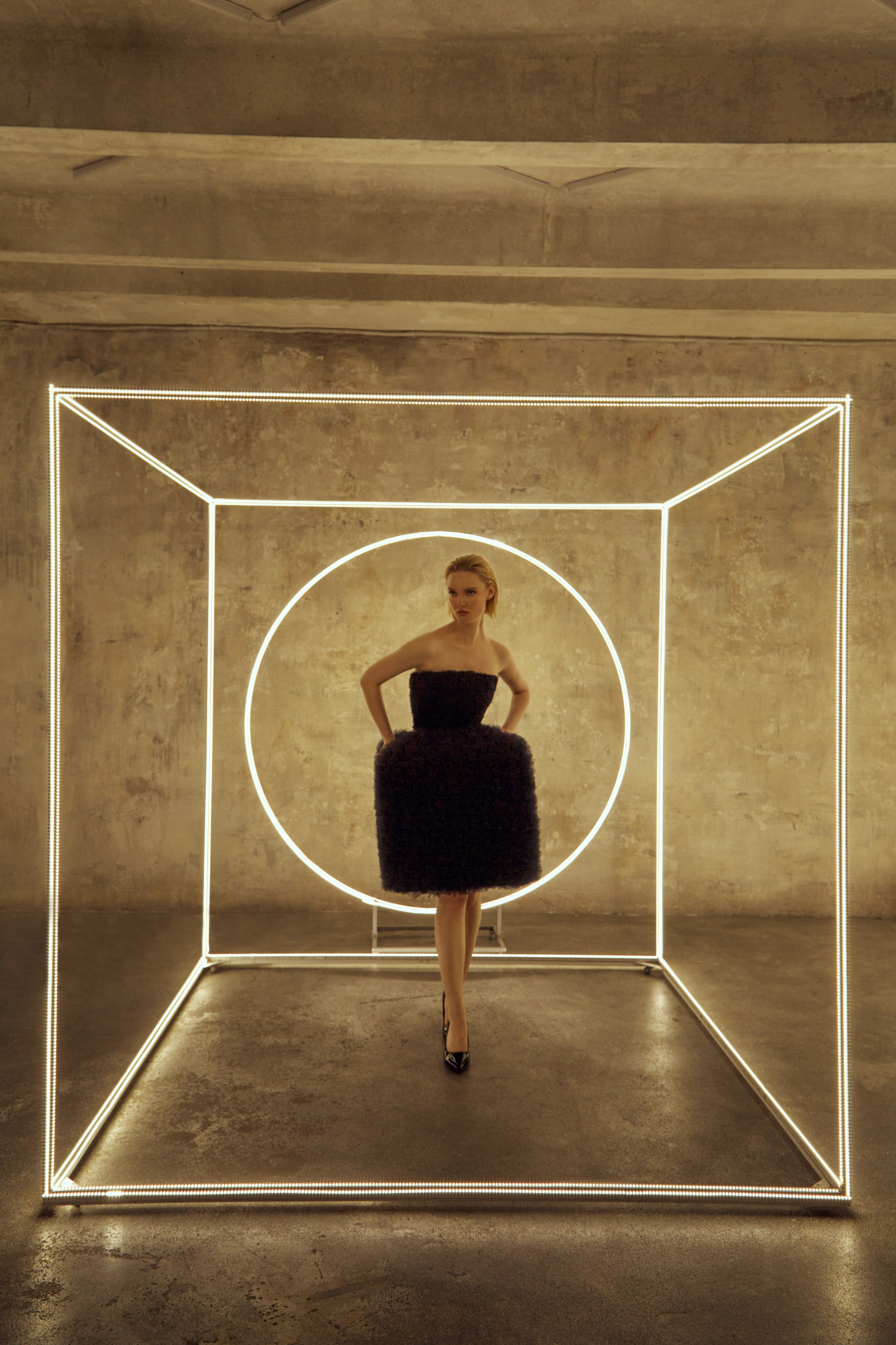 Платье в форме куба. Футуристическая мода, сюрреализм, авангард