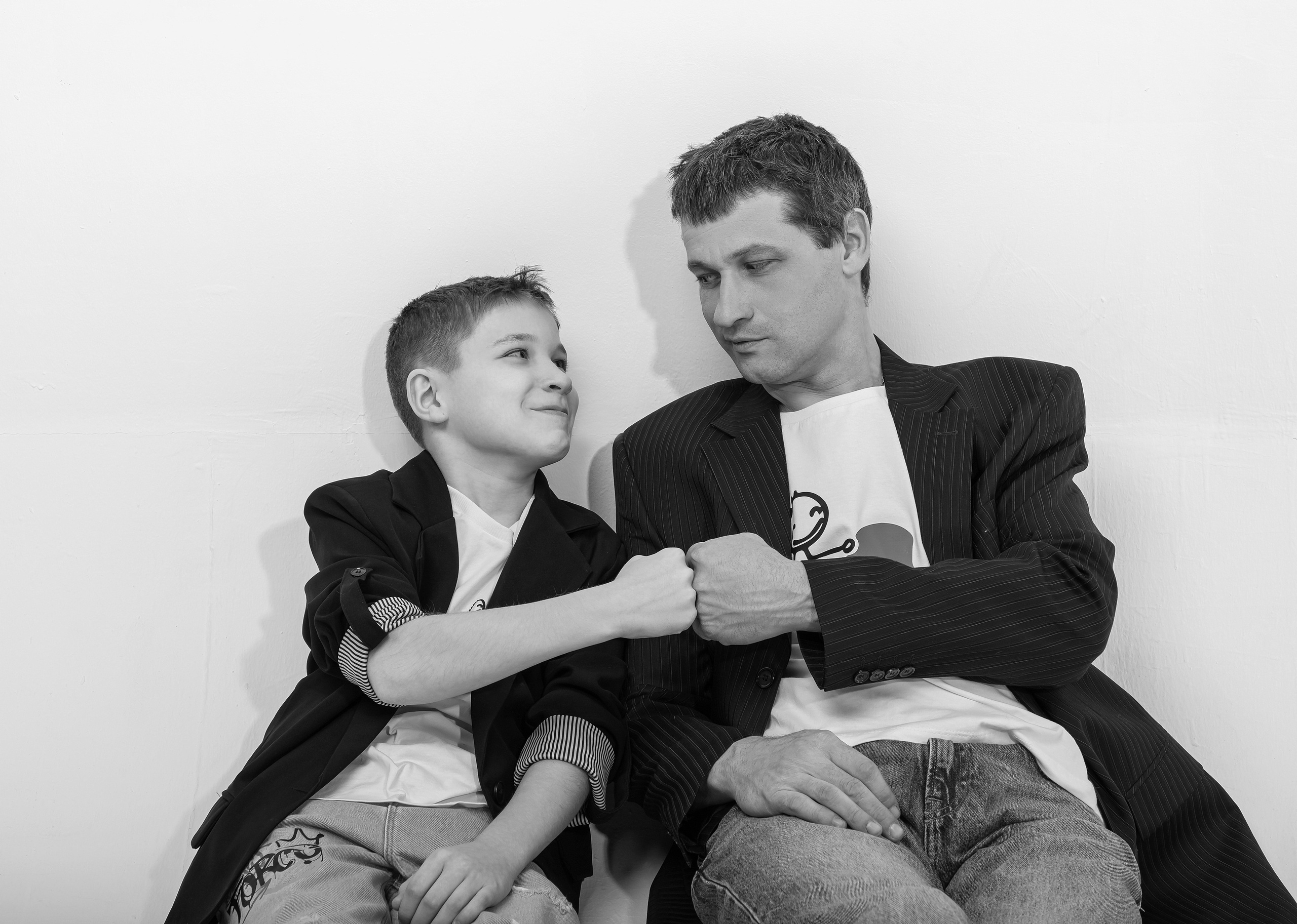 Мужская съемка. Студия. Отец и сын.