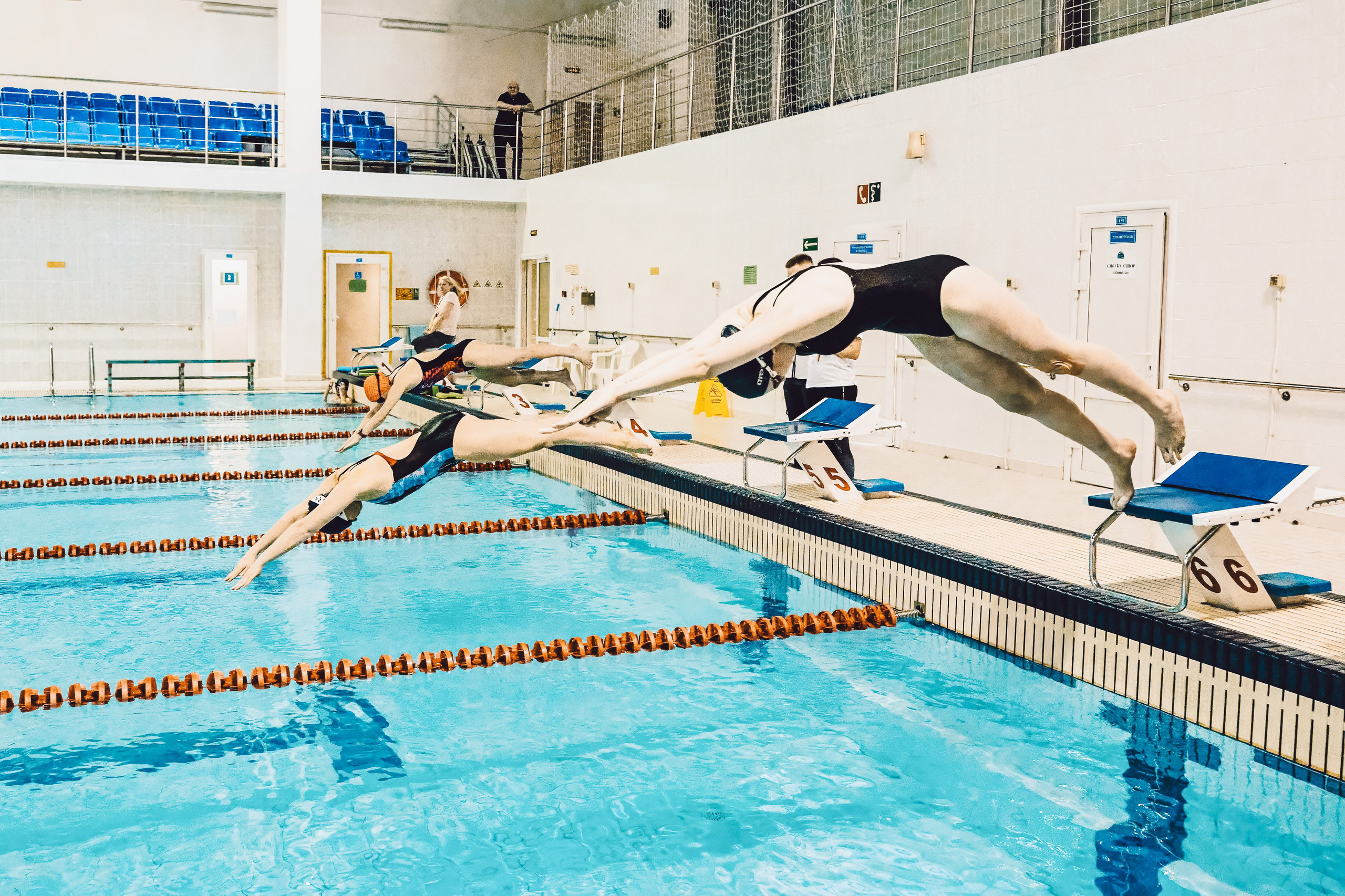 Случайно в бассеине. Портретный фотограф в Санкт-Петербурге Дария Сыч