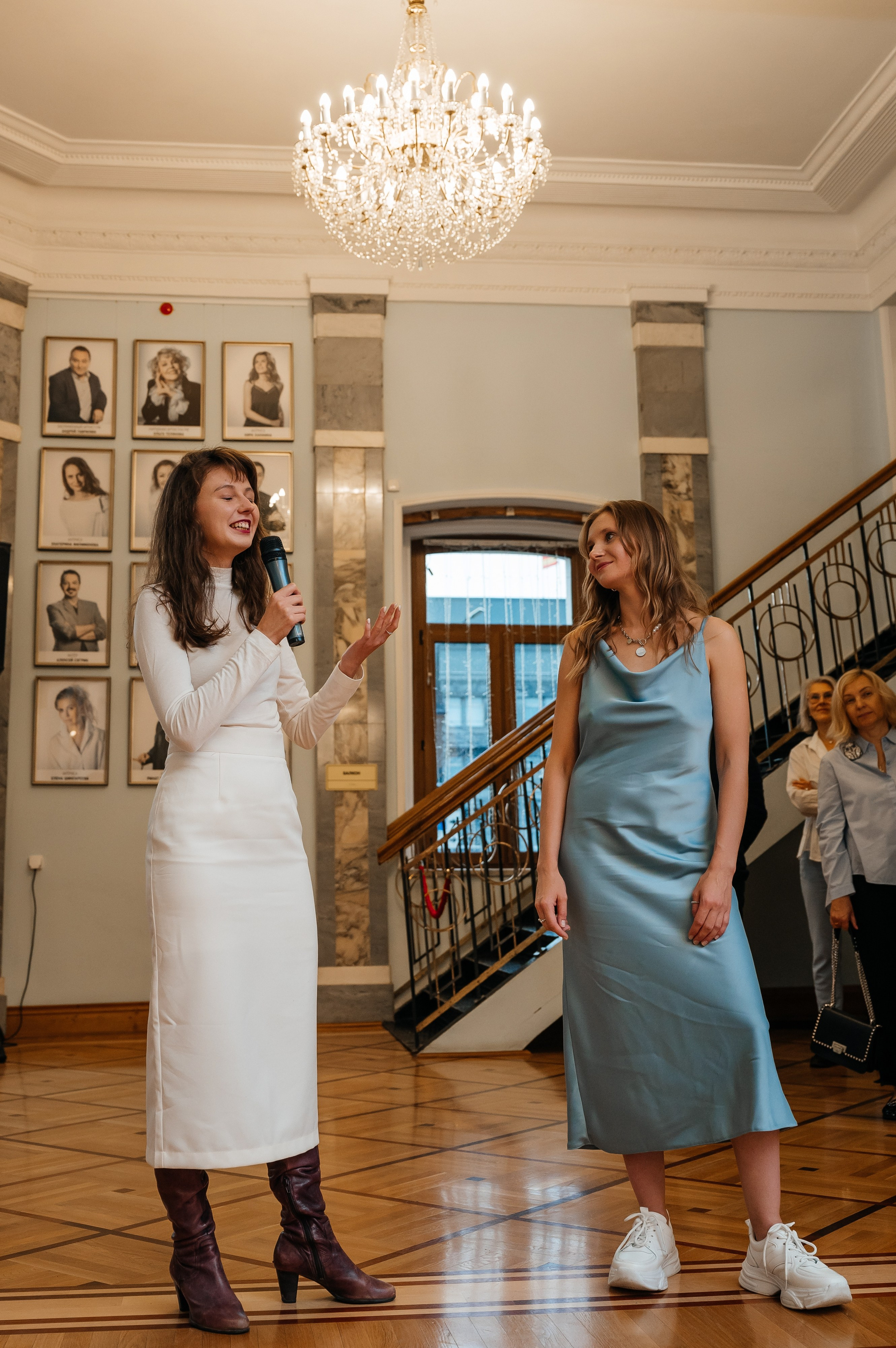 Открытие выставки Кати Васильевой в Молодежном театре. Wedding and family photographer USA