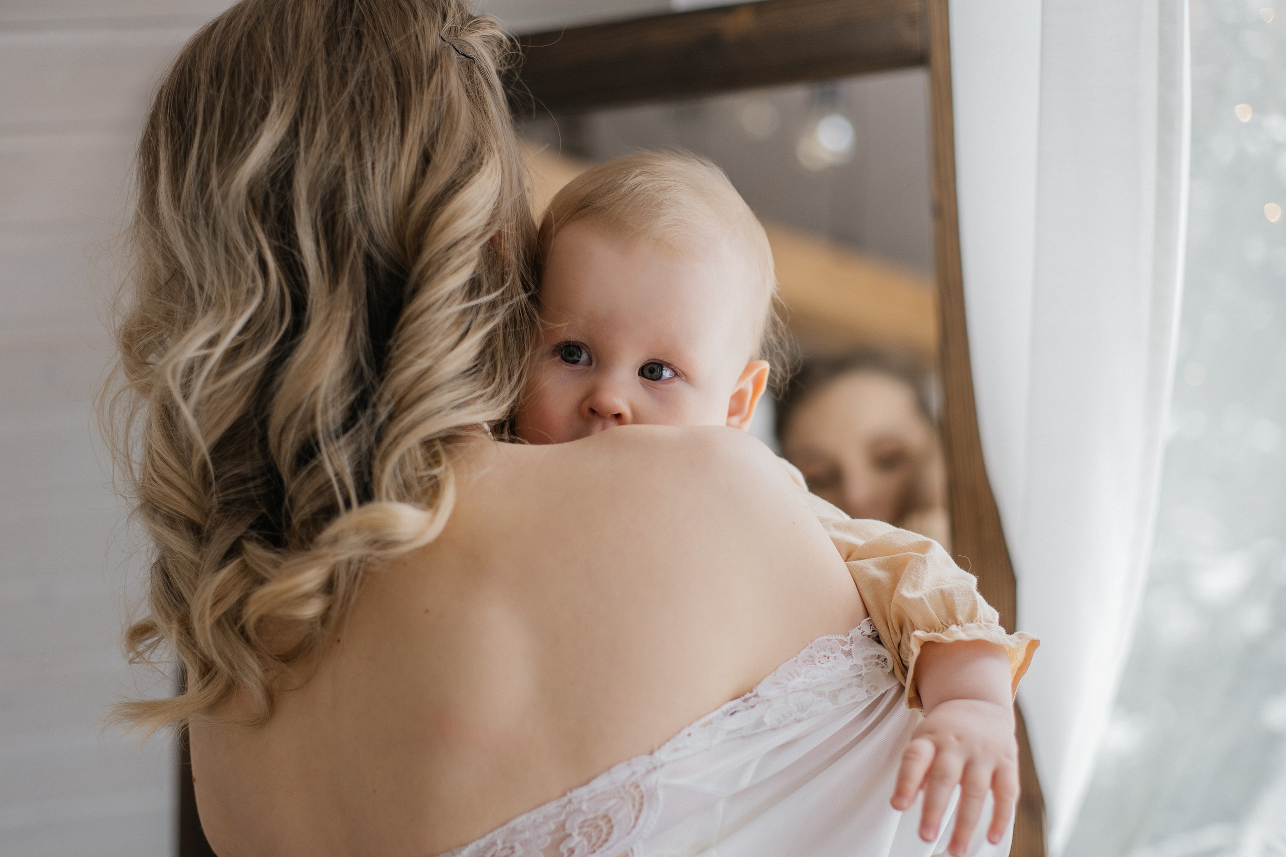 Алиса с мамой Кристиной в нежной семейной фотосессии в Домике Элли г. Пушкино. Семейный и детский фотограф в Сергиев Посаде, Хотьково Якимчук Любовь