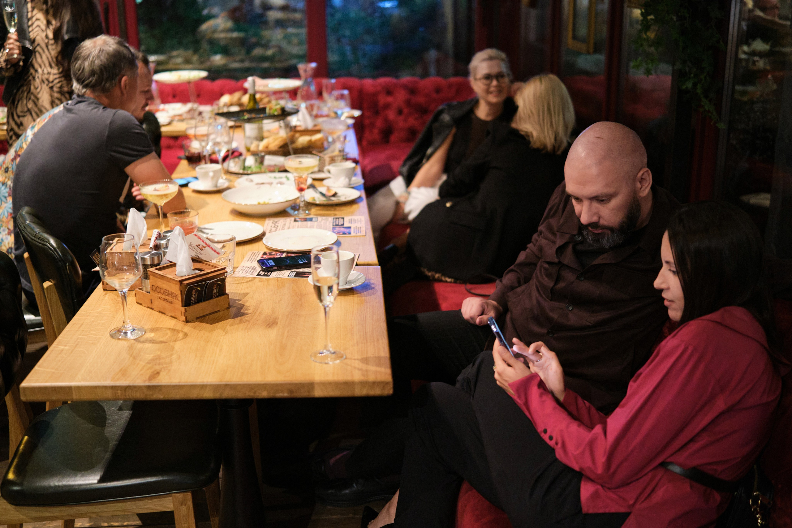 День рождения Наталии в гастропабе Особняк. Репортажный фотограф Дмитрий Литвинский. Минск, Беларусь, мир