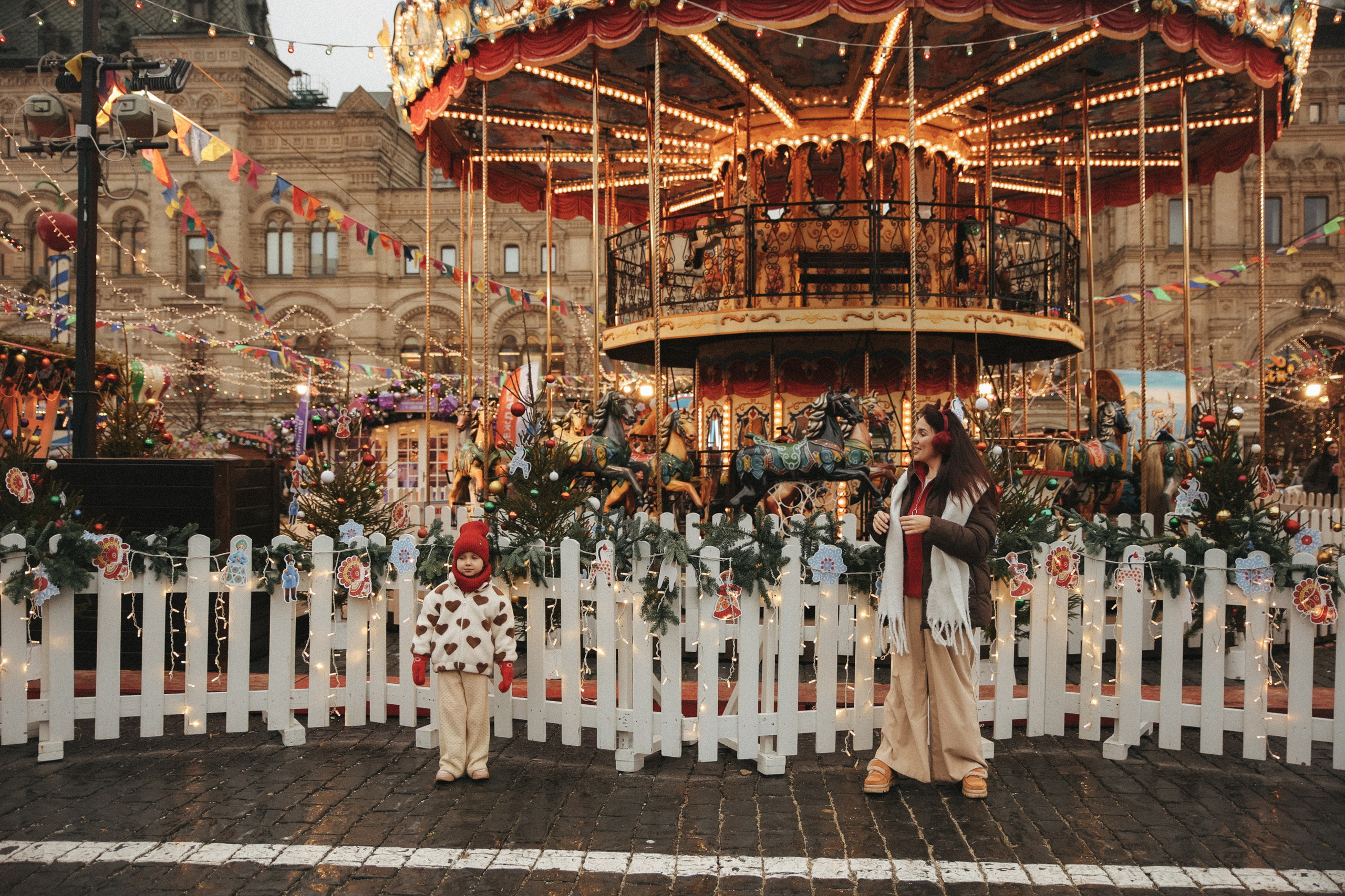 Новогодняя фотосессия на Гум ярмарка мама и дочка. Фотограф Владимир Москва