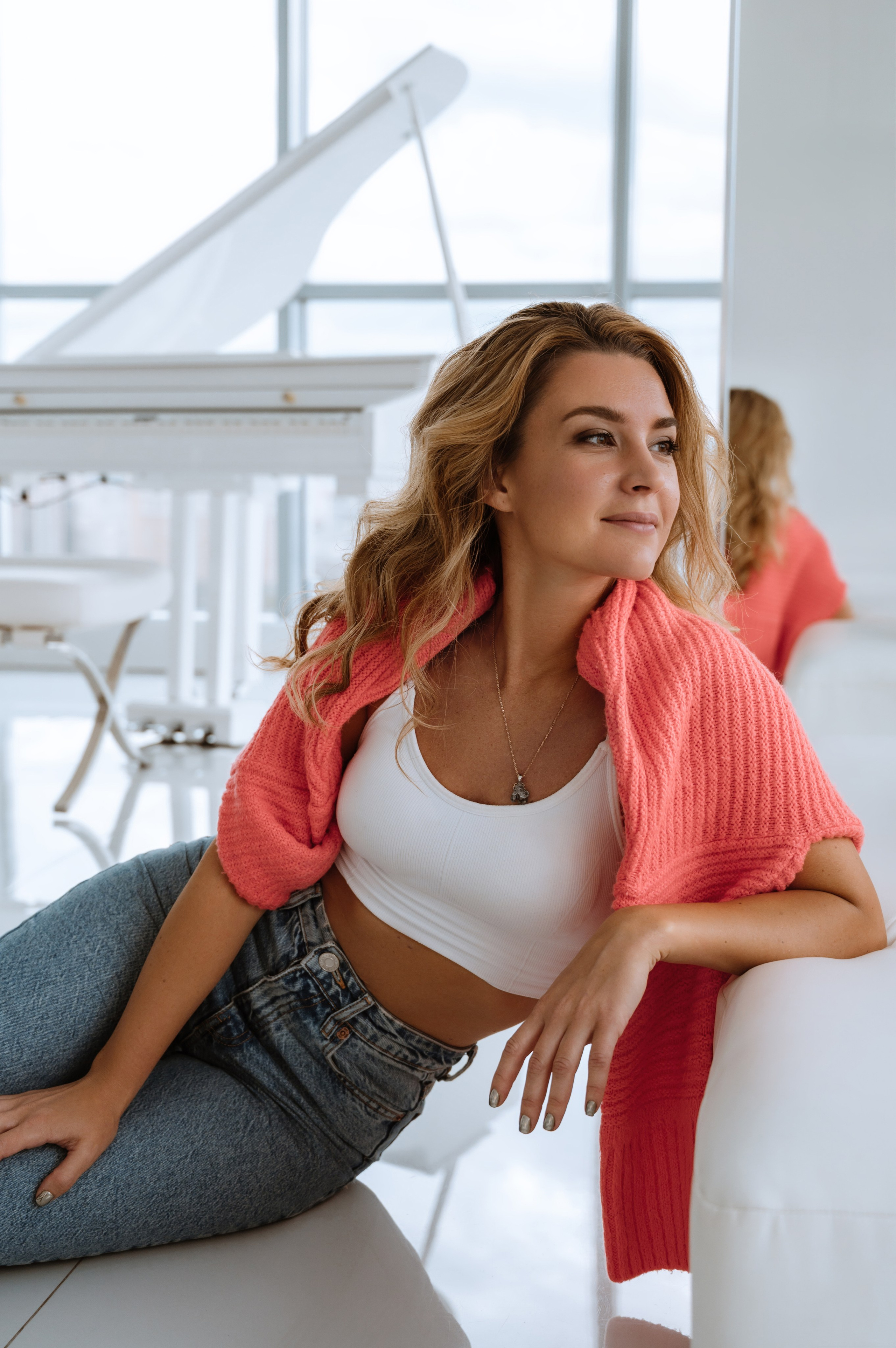 Виктория. Профессиональный фотограф беременности в СПБ. Стильные фотосессии беременности в стиле минимализм и классическая фотография