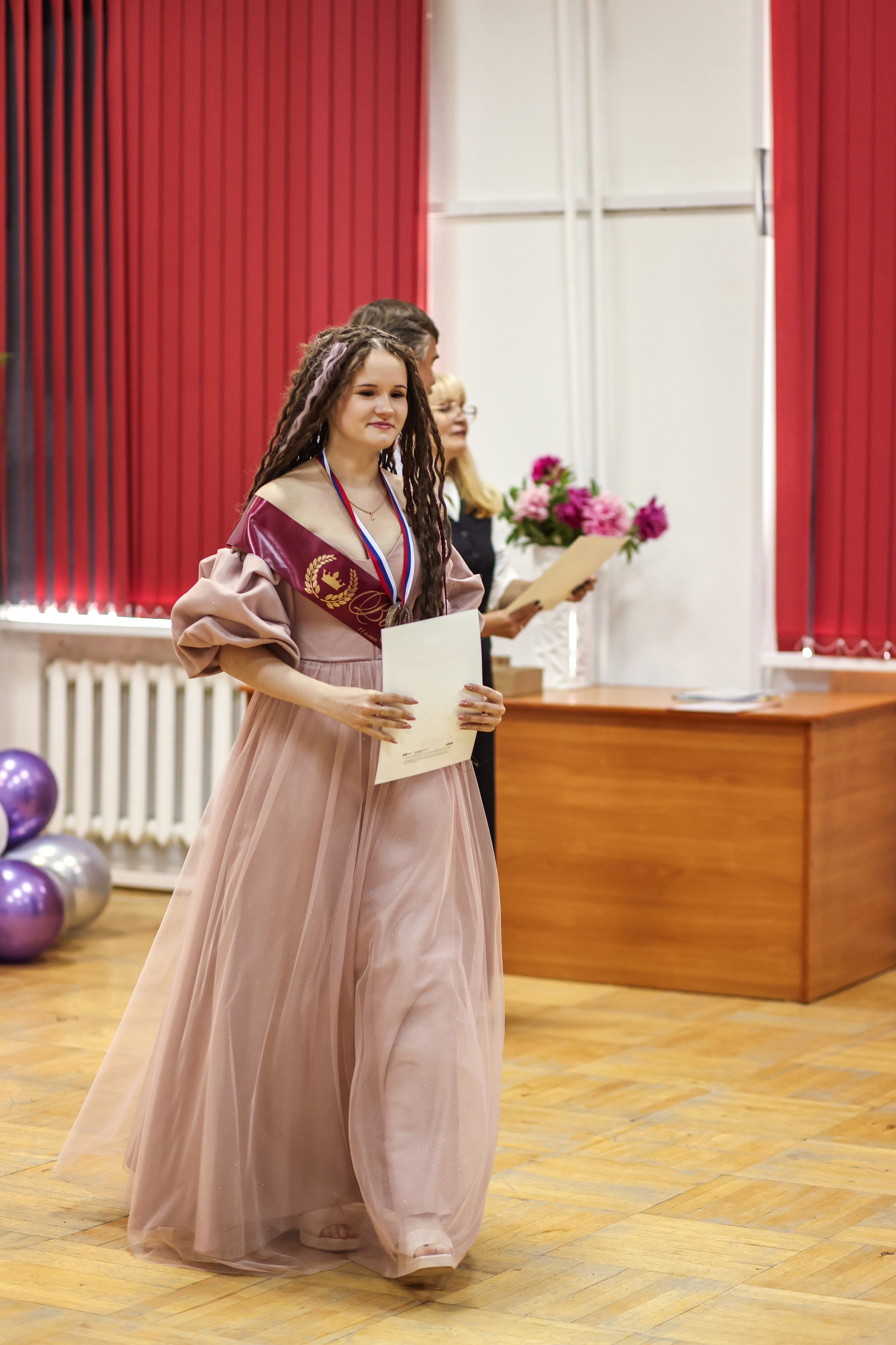 Вручение аттестатов. Школа № 7, выпускники 11 класса 2023 г. Студия выпускных альбомов Остров