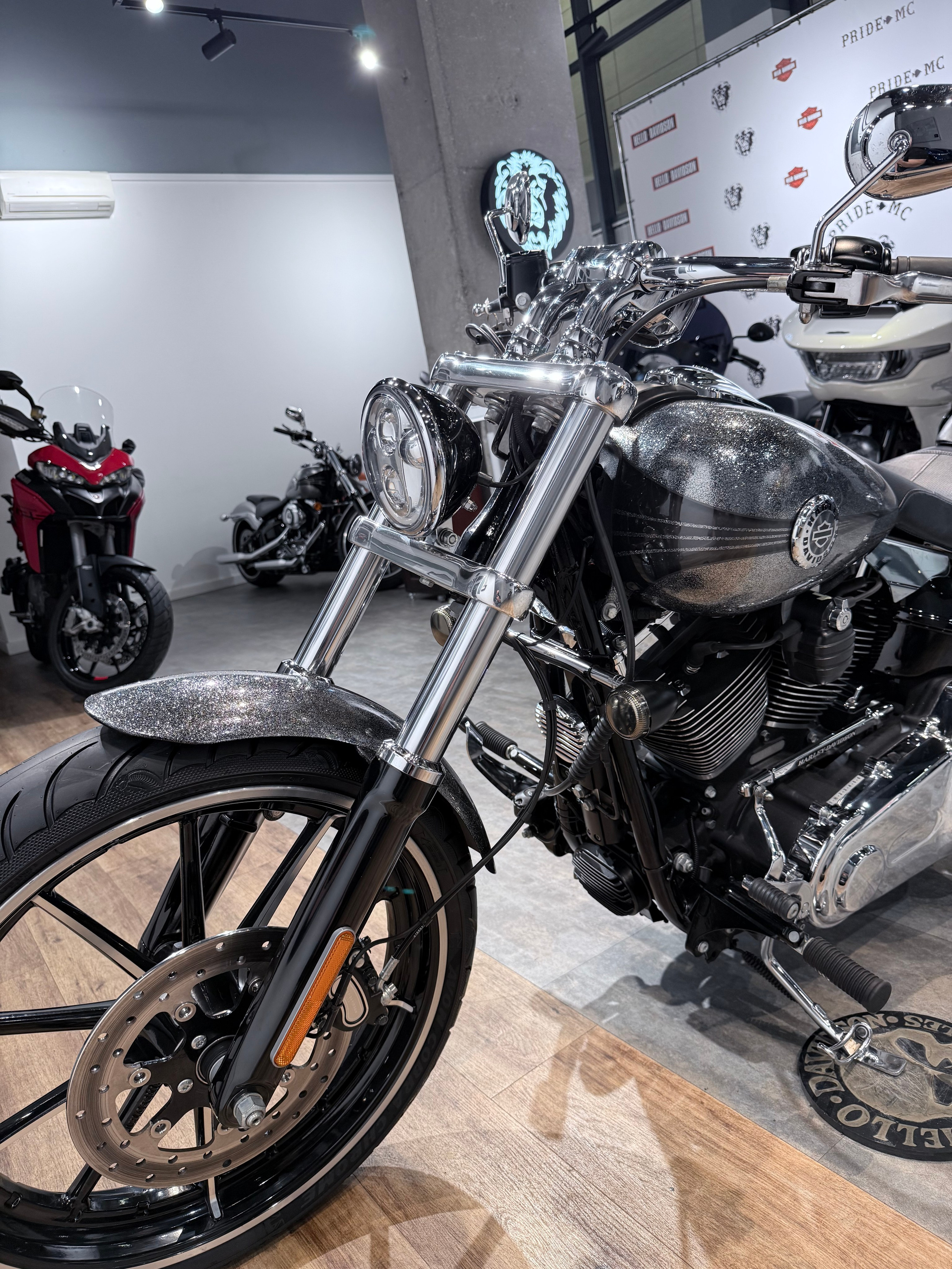 Купить Harley-Davidson Breakout ABS Hard Candy Custom (Softail/Dyna) — подробнее на сайте. Hello Davidson, Москва. Только хорошие мотоциклы…