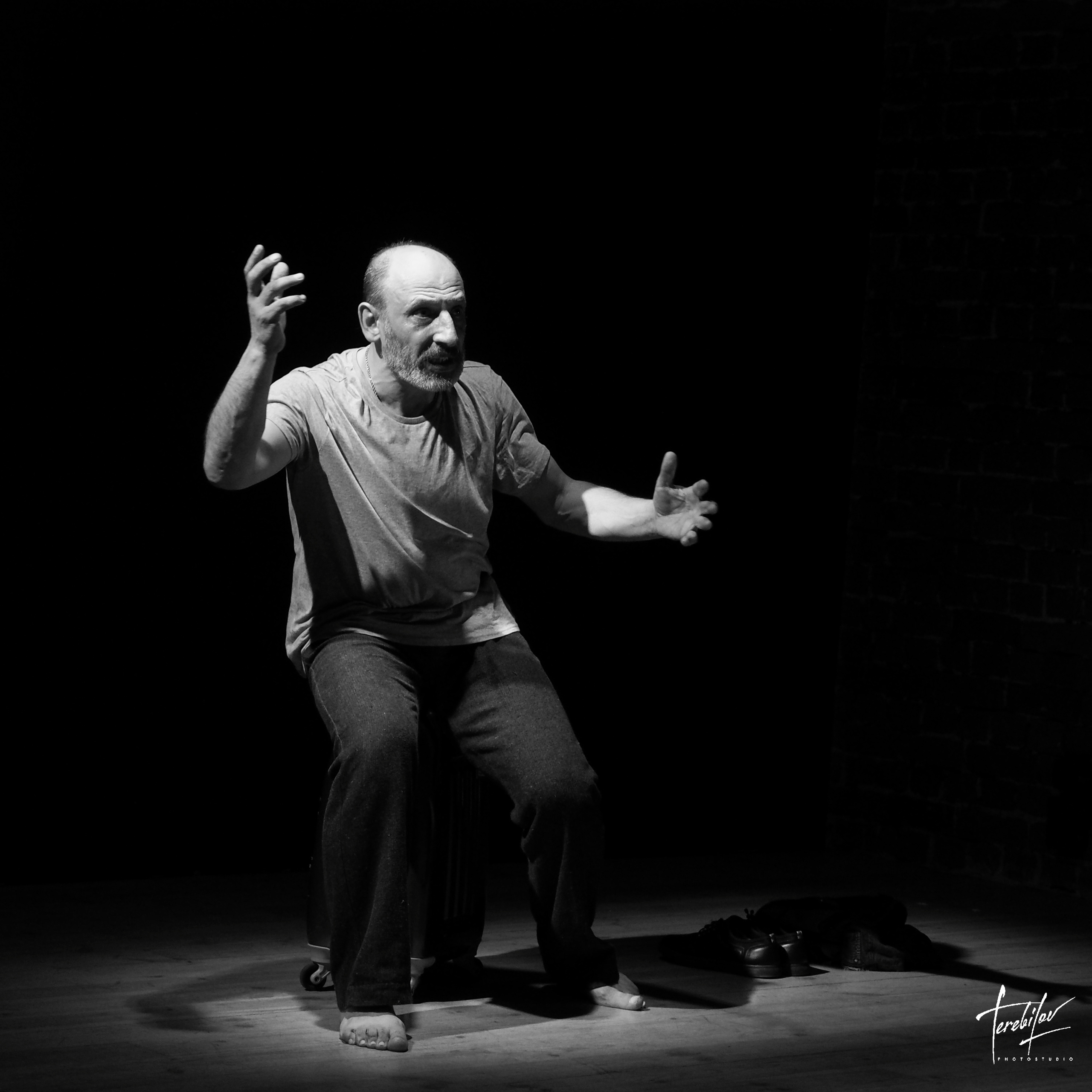 «МЕЖДУ» — моноспектакль — режисёр и актёр — АРТУРА КОЧКАНЯНА. Фотохудожник, портретист, фотограф в Нижнем Новгороде, Москве — Андрей