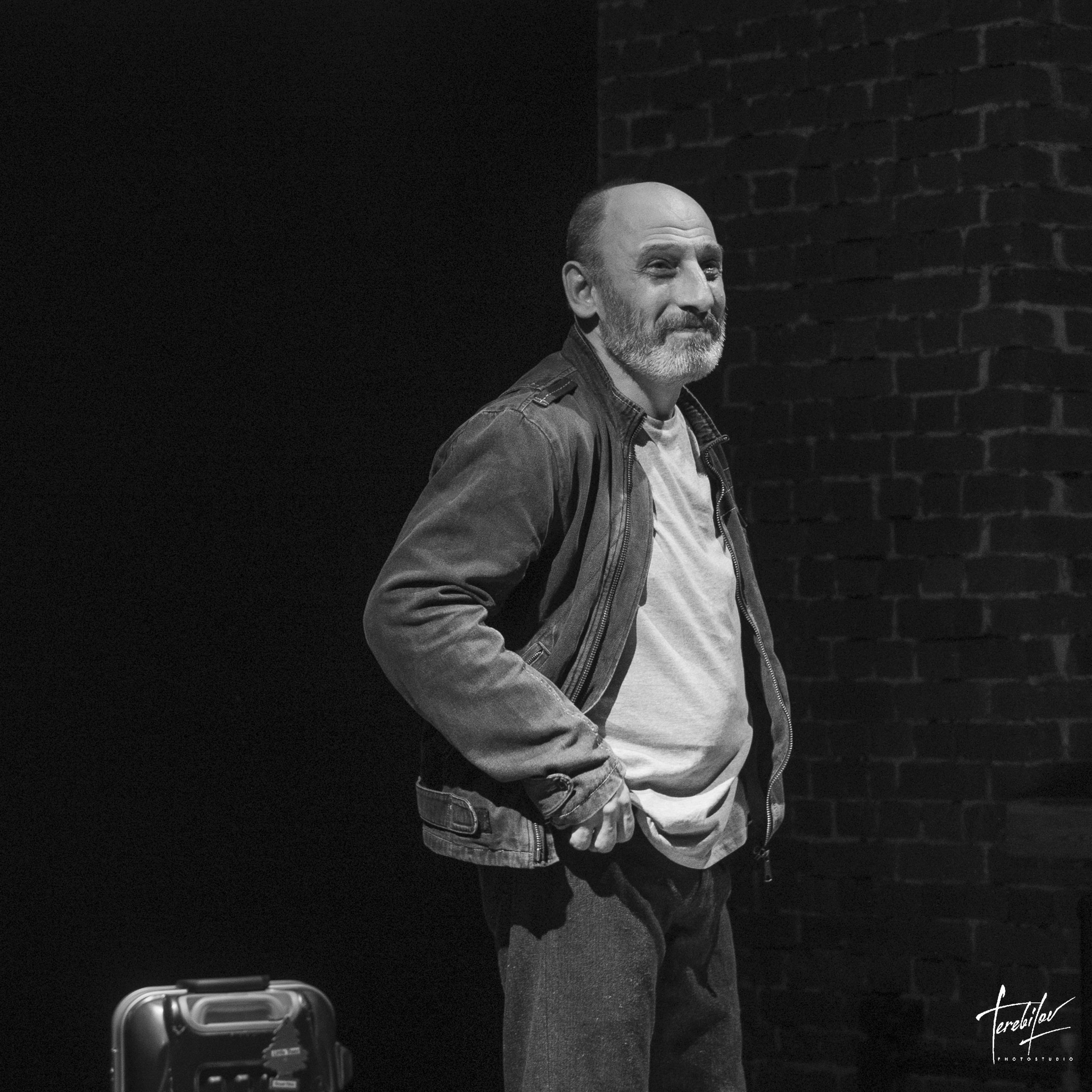 «МЕЖДУ» — моноспектакль — режисёр и актёр — АРТУРА КОЧКАНЯНА. Фотохудожник, портретист, фотограф в Нижнем Новгороде, Москве — Андрей