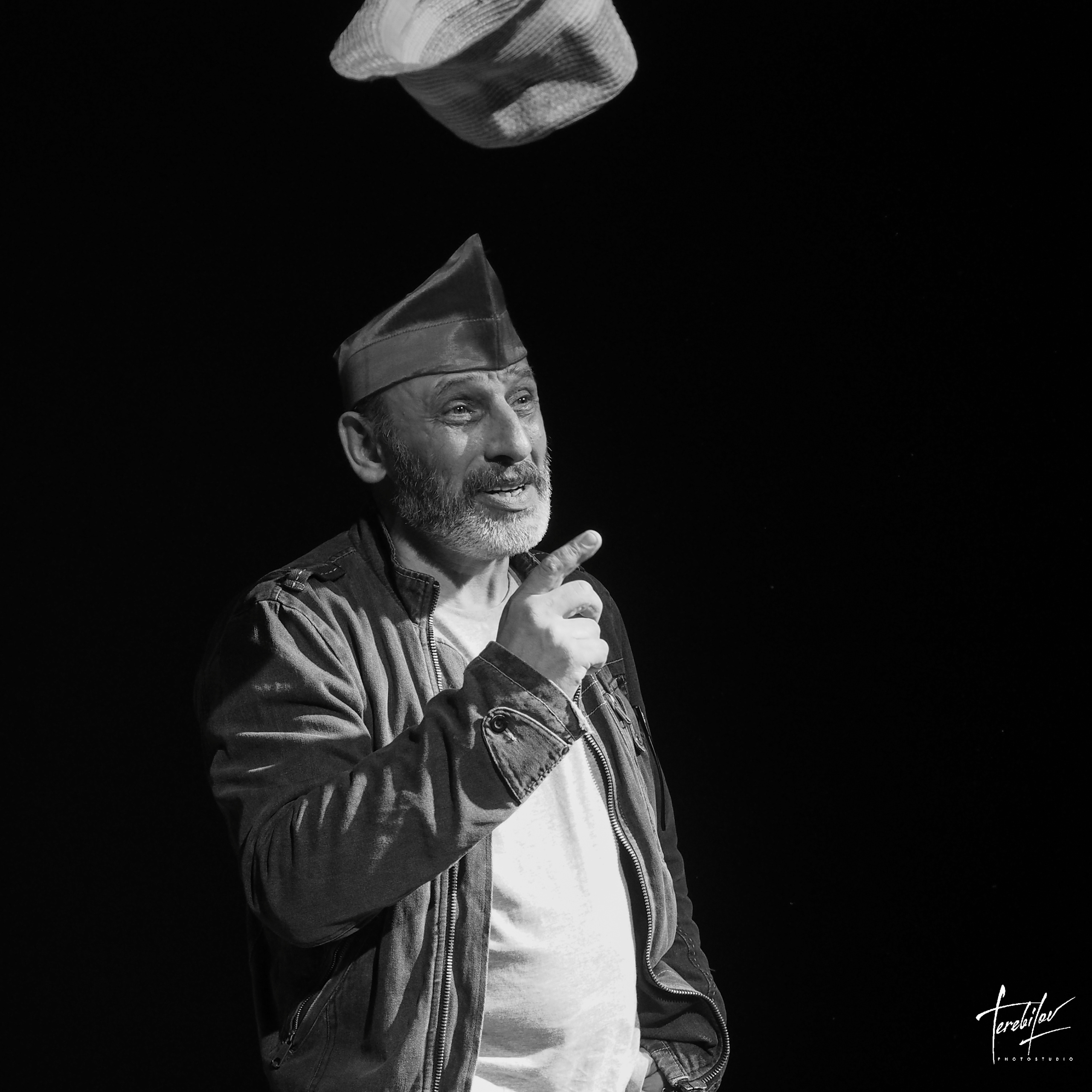 «МЕЖДУ» — моноспектакль — режисёр и актёр — АРТУРА КОЧКАНЯНА. Фотохудожник, портретист, фотограф в Нижнем Новгороде, Москве — Андрей