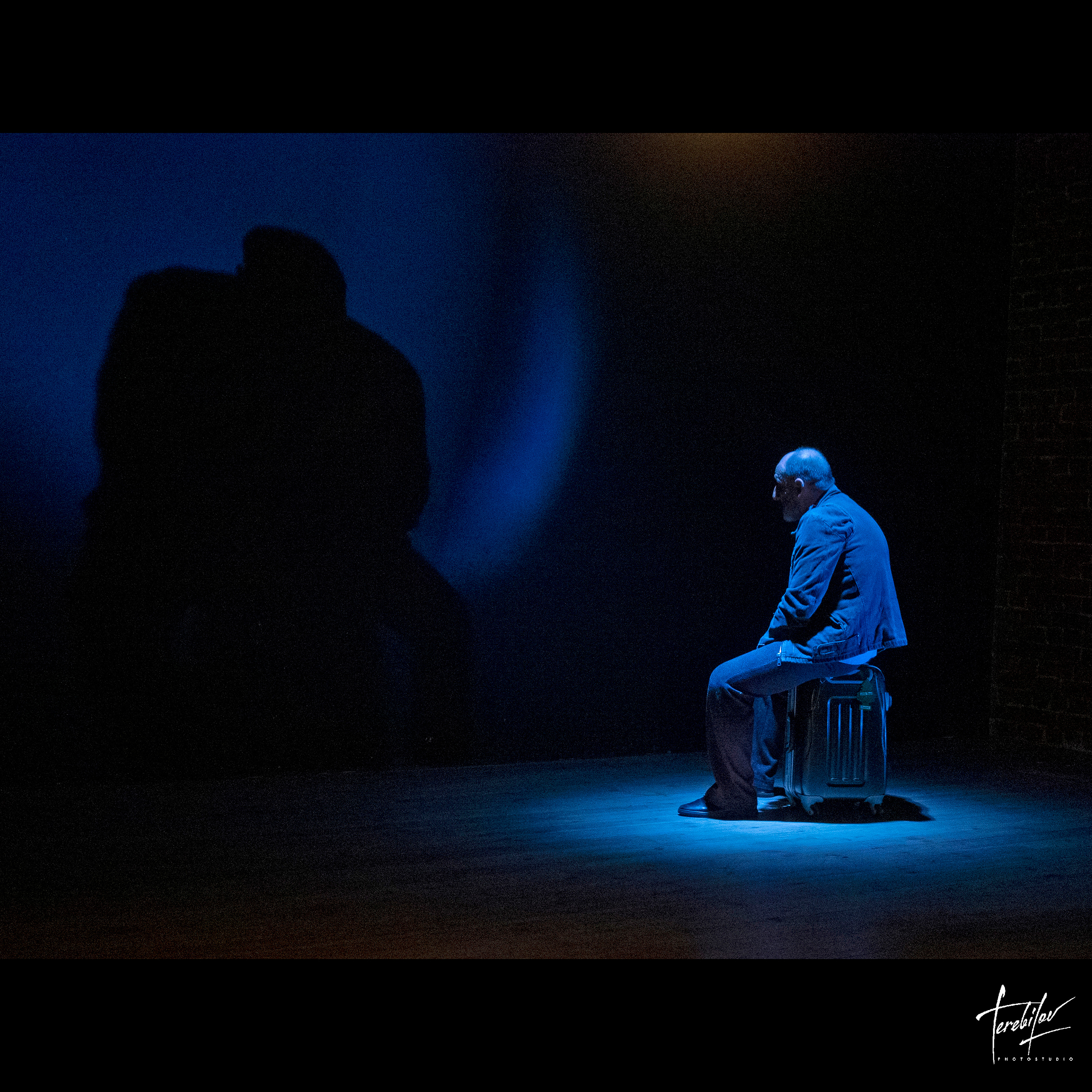 «МЕЖДУ» — моноспектакль — режисёр и актёр — АРТУРА КОЧКАНЯНА. Фотохудожник, портретист, фотограф в Нижнем Новгороде, Москве — Андрей