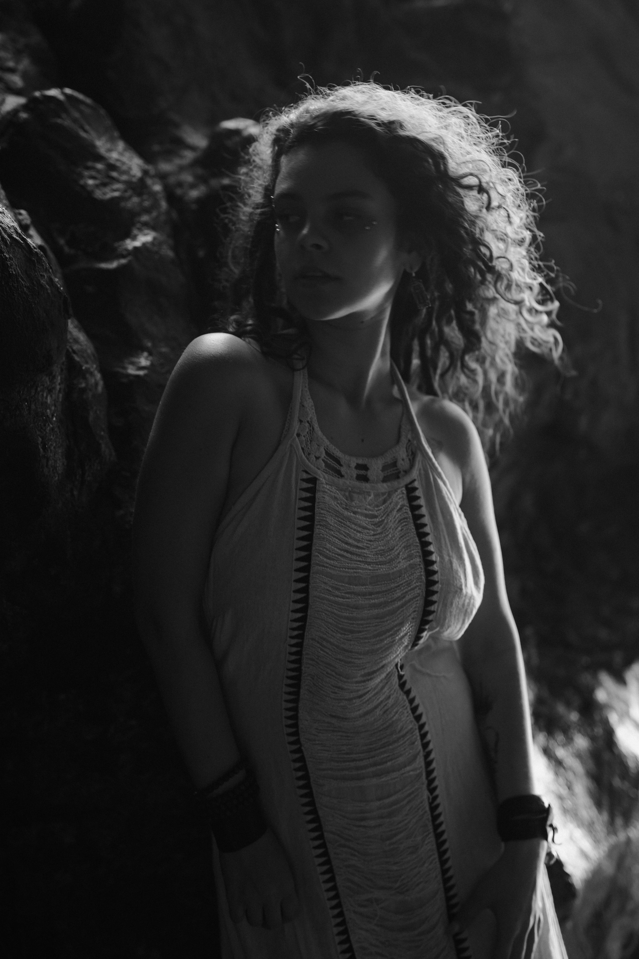 Ксения и море. Фотограф Аля Овчарова