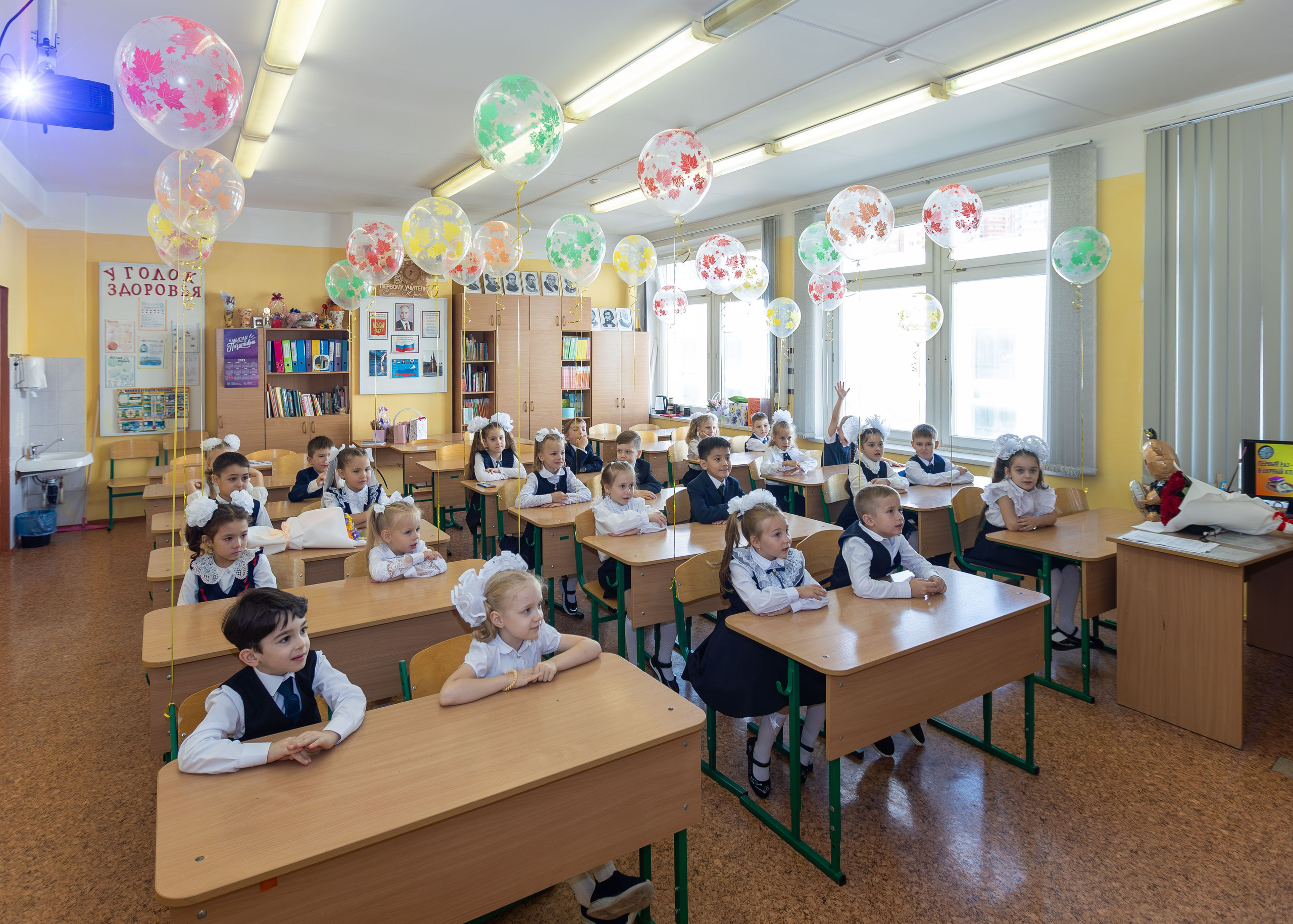 Первый школьный день 1М, школа № 30. Выпускные альбомы для школы и детского сада — школьный фотограф Подольск, Троицк, Щербинка, Москва