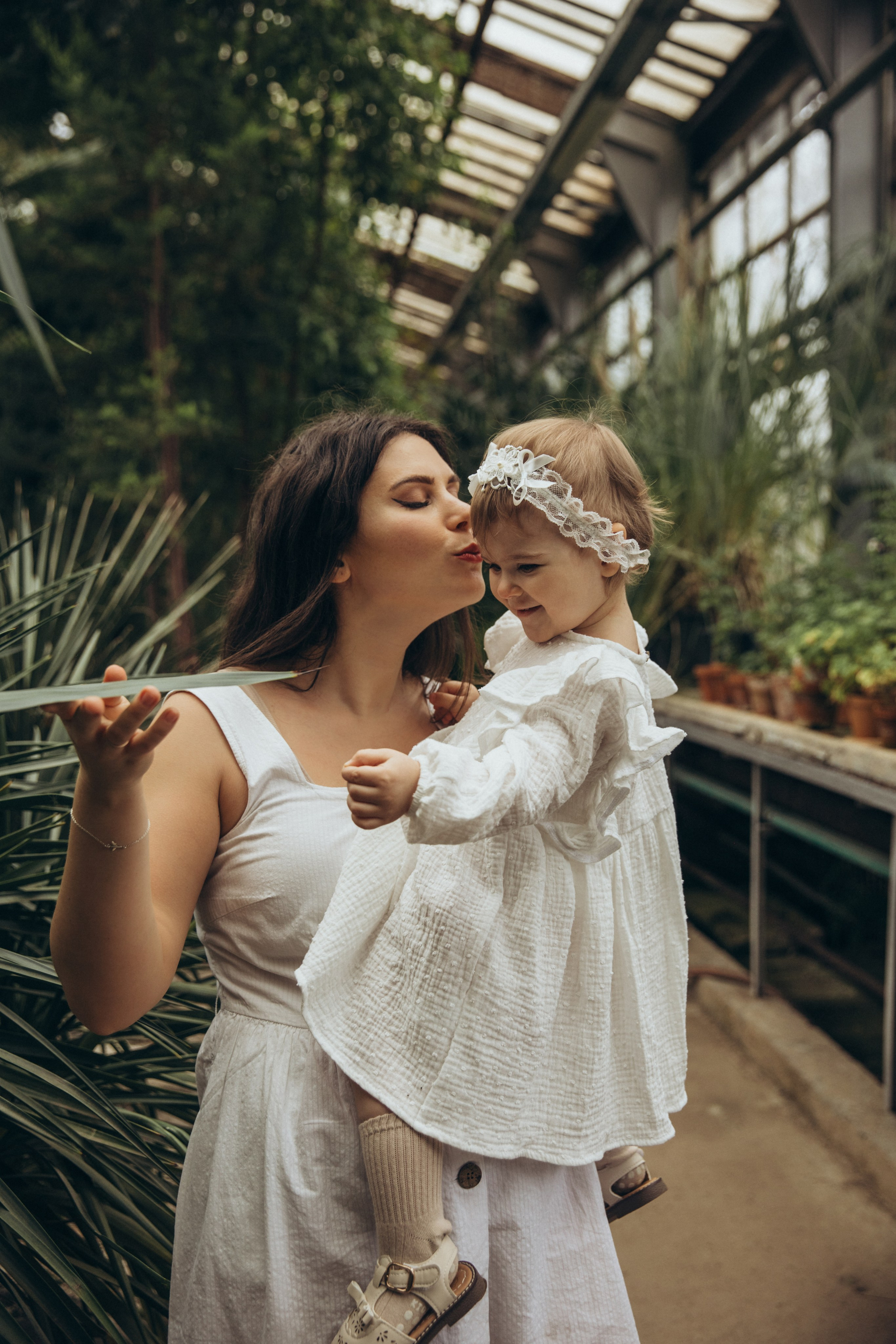 Мама и дочь оранжерея. Свадебный и семейный фотограф Москва и Московская область
