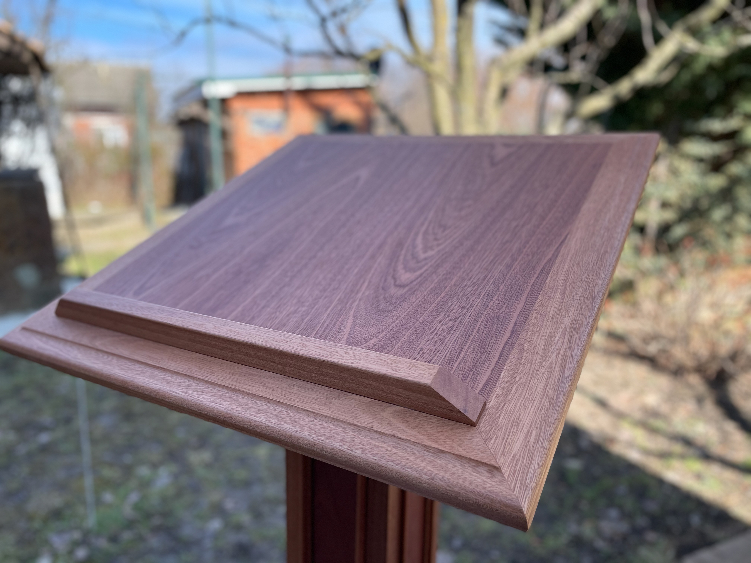 Эксклюзивные аналои и храмовая мебель полностью ручной работы