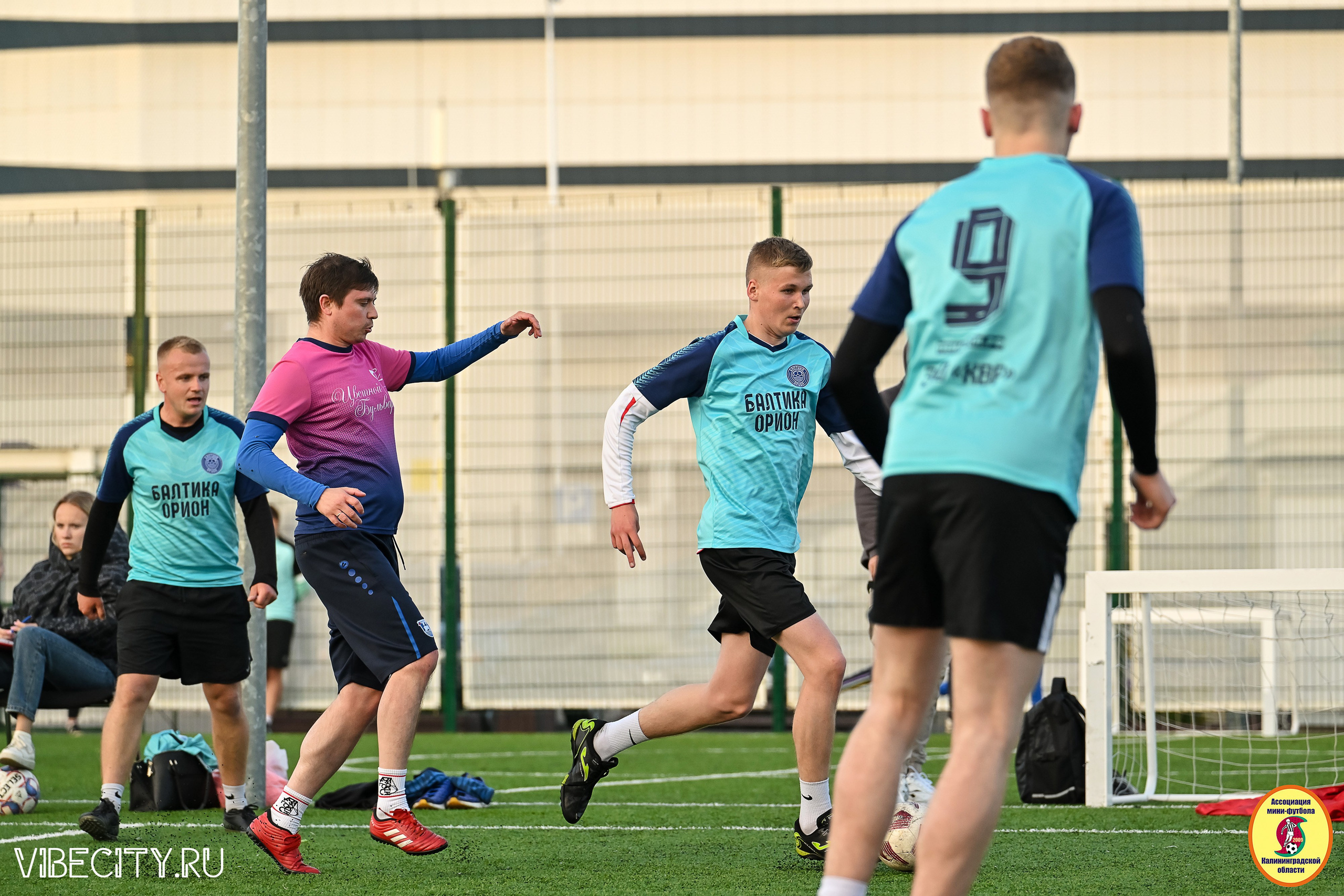 ИГРЫ МИНИ-ФУТБОЛЬНОЙ И КОРПОРАТИВНОЙ ЛИГИ. VIBECITY.RU Вайб Сити Ру Фоторепортажи Фотоотчеты Калининград