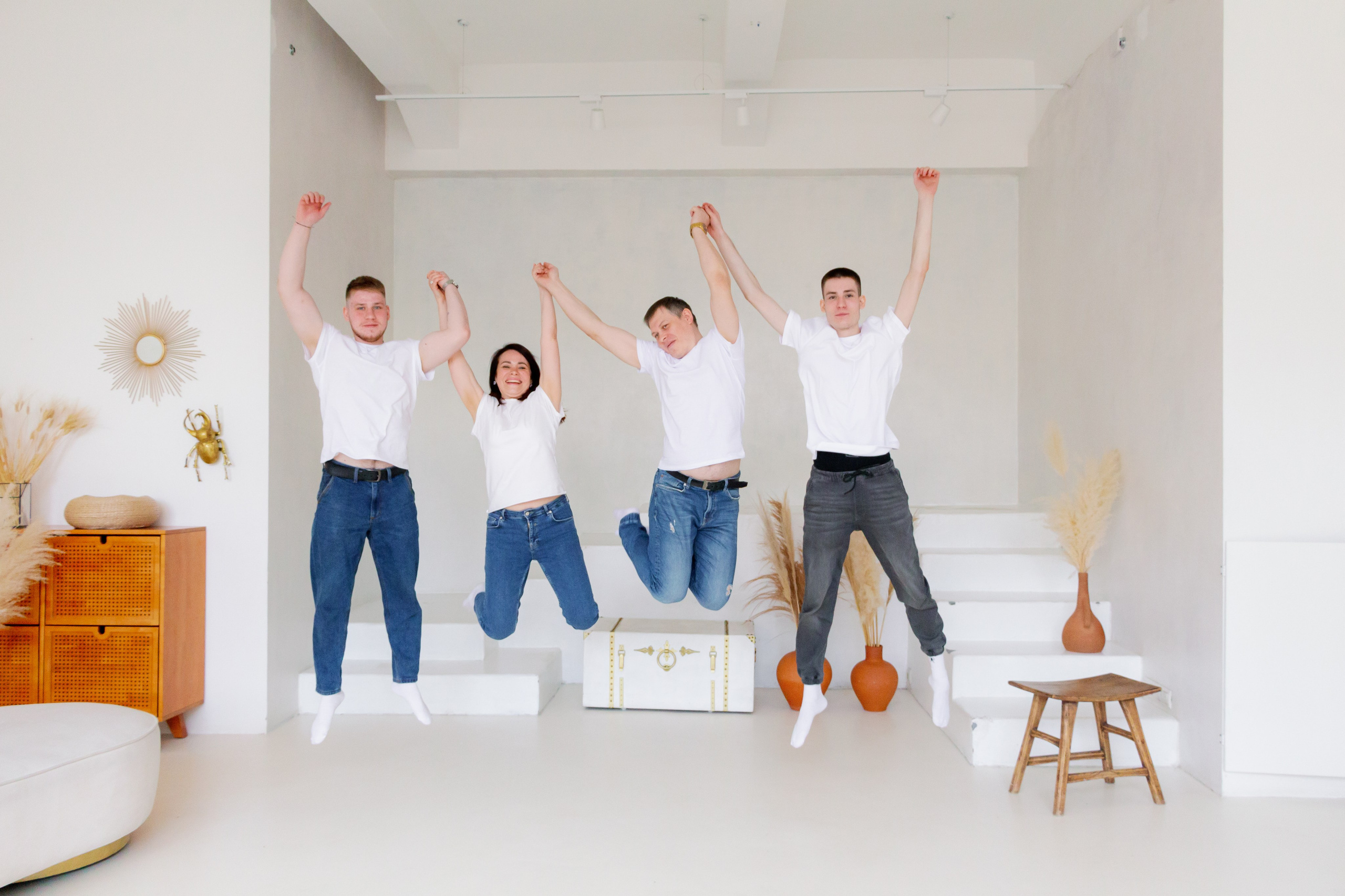 Две сестры. Две семьи. Одна любовь. Семейная фотосессия в студии, Екатеринбург. Фотограф в Екатеринбурге Пойгина Елена