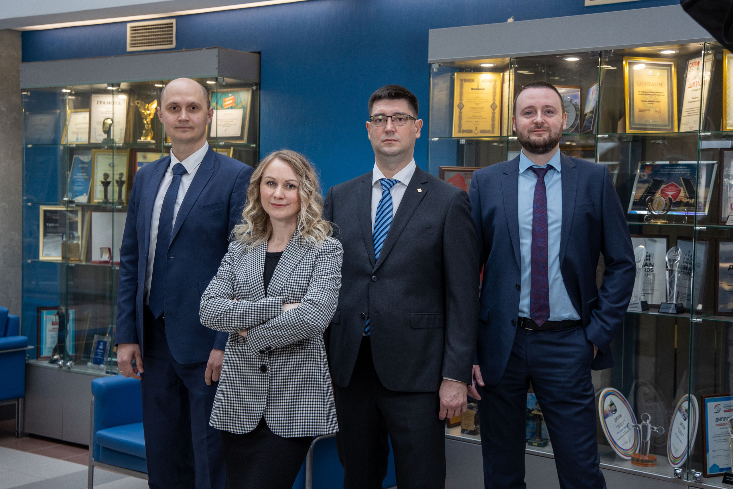 СТРОИТЕЛЬНЫЙ ТРЕСТ