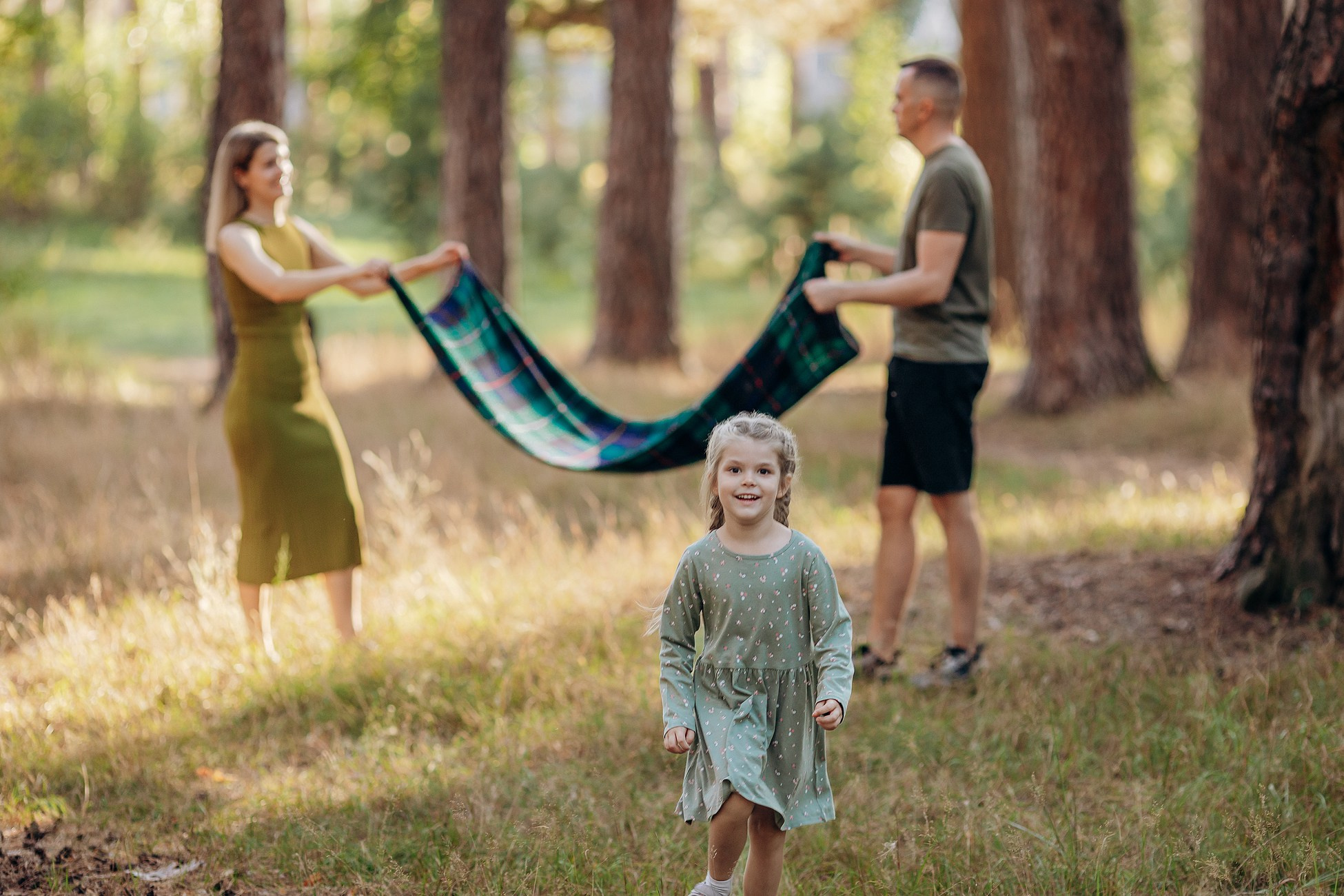 Прогулка в сосновом лесу. Семейный фотограф в Пензе Мария Левина