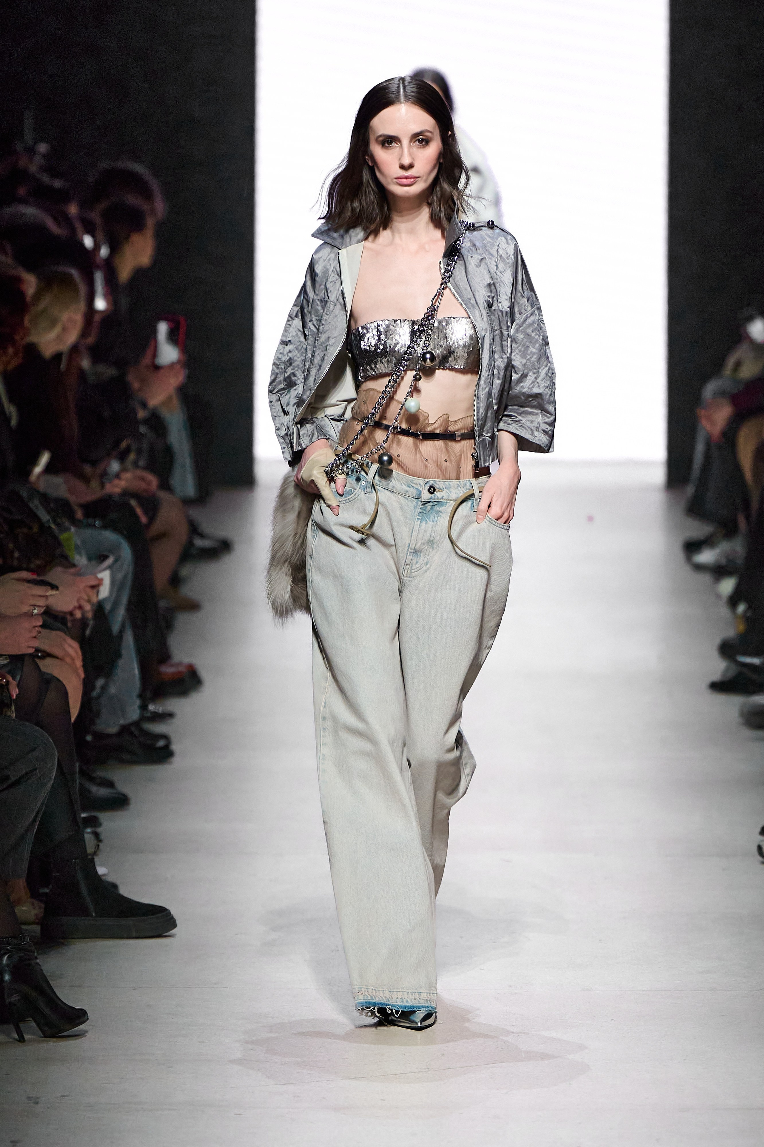 Efremov. Московская неделя моды. 2025. Дима Бабушкин. Фотограф. Подиум. Репортаж. Творчество. Дорого