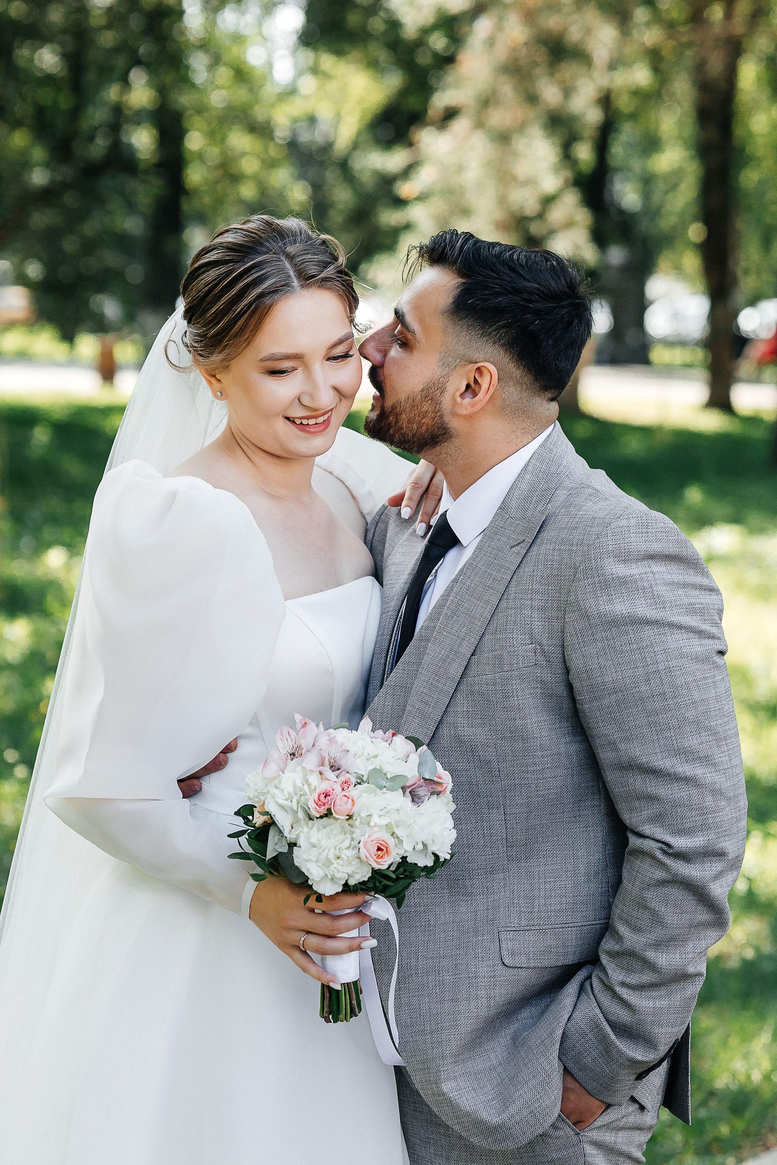Свадебная фотосессия пары в номере отеля. Олег Сверчков | Свадебный фотограф Вологда