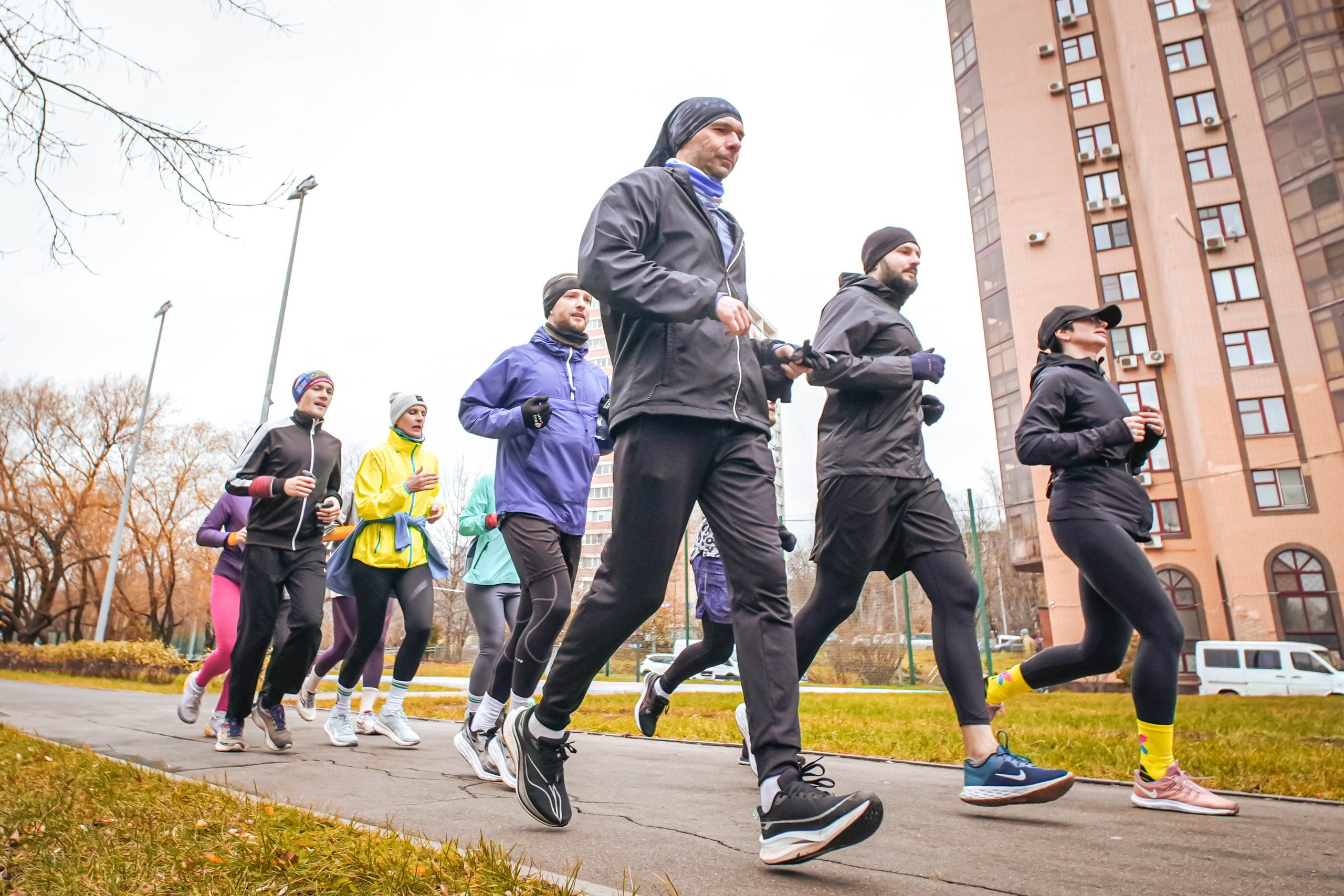 #марафонудома #яuzarun 2024 2-я петля, группа 6:30. Роман Капилюшов. Бег. Фото. Видео. г. Люберцы