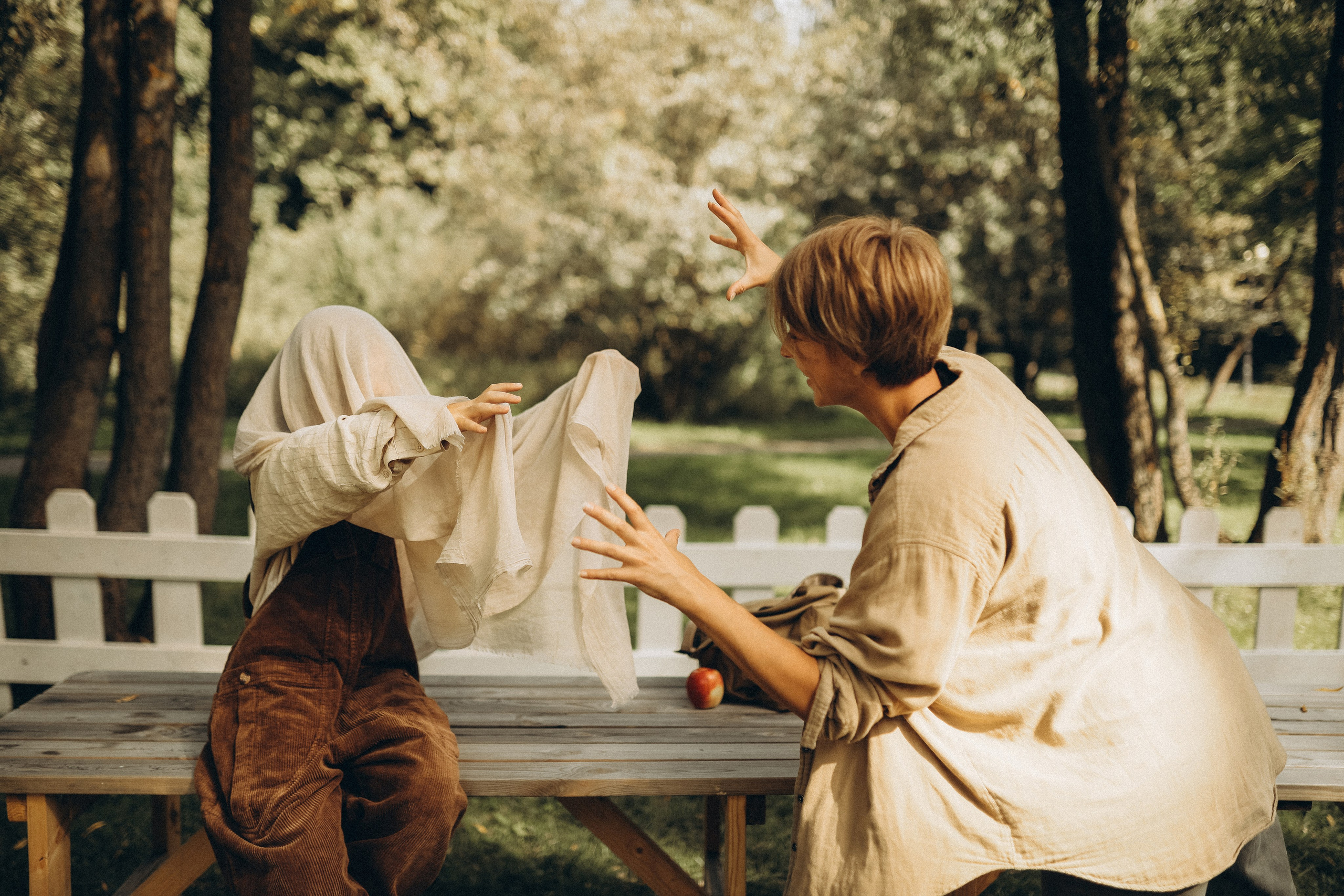 Дина и Миа в огороде. Семейный и детский фотограф в Москве Анастасия Меликова