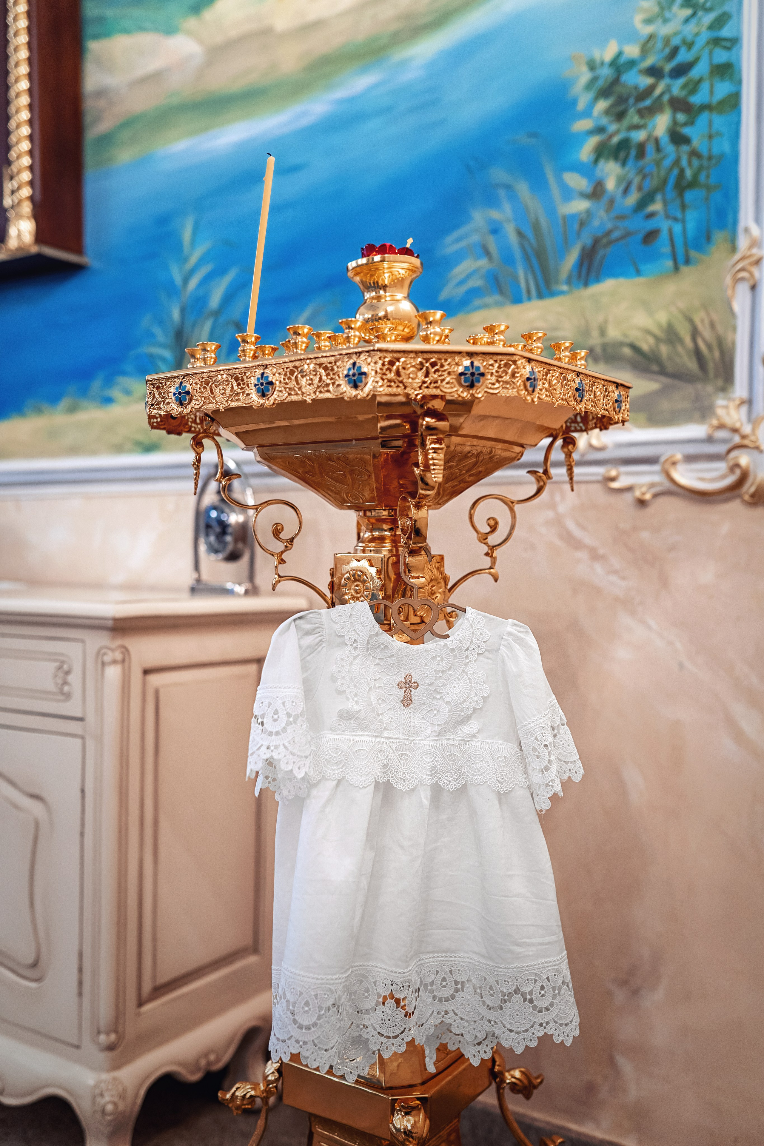 Крещение ребенка в храме Петра и Февронии в Покровском монастыре. Фотограф \ Видеограф на Крещение, Венчание Москва| Семейные съемки