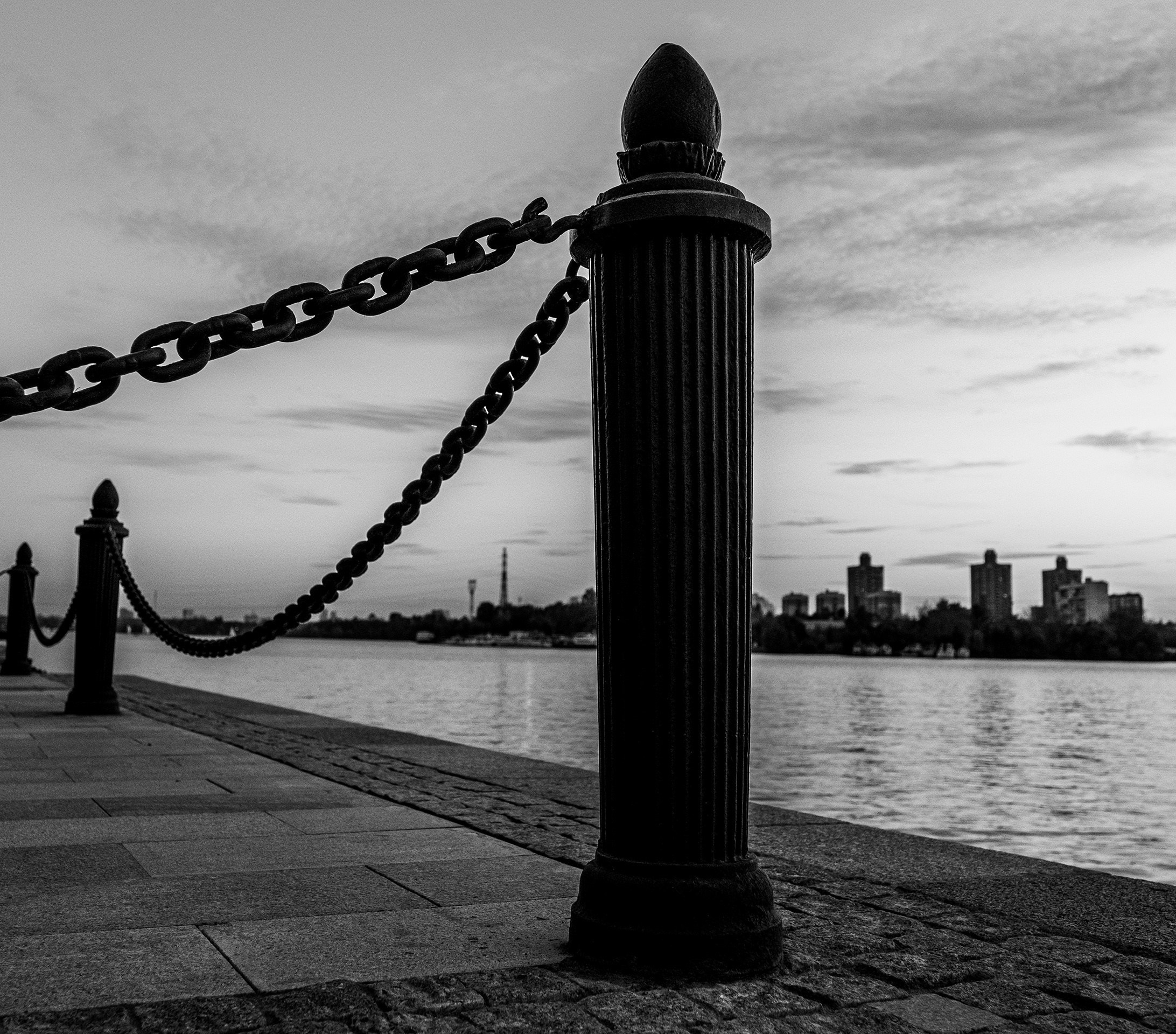 Фотографии сделанные на улицах городов. Профессиональный фотограф Игорь Пискарев в Москве. Студийная и выездная съёмка. Портретная и предметная съёмка. Авторская фотография