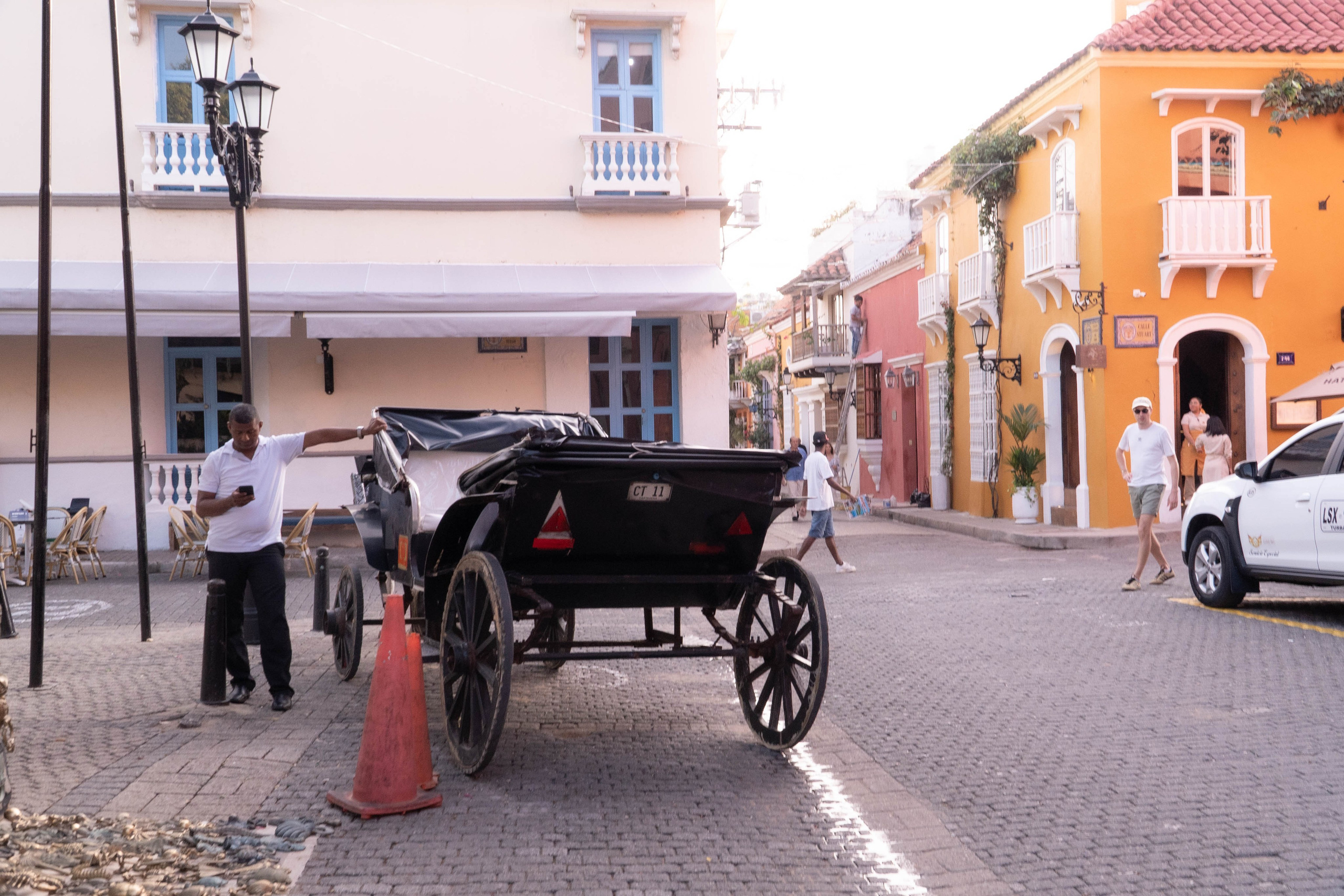 Catalina and Romain. Wedding Photographer in Barcelona and Medellin