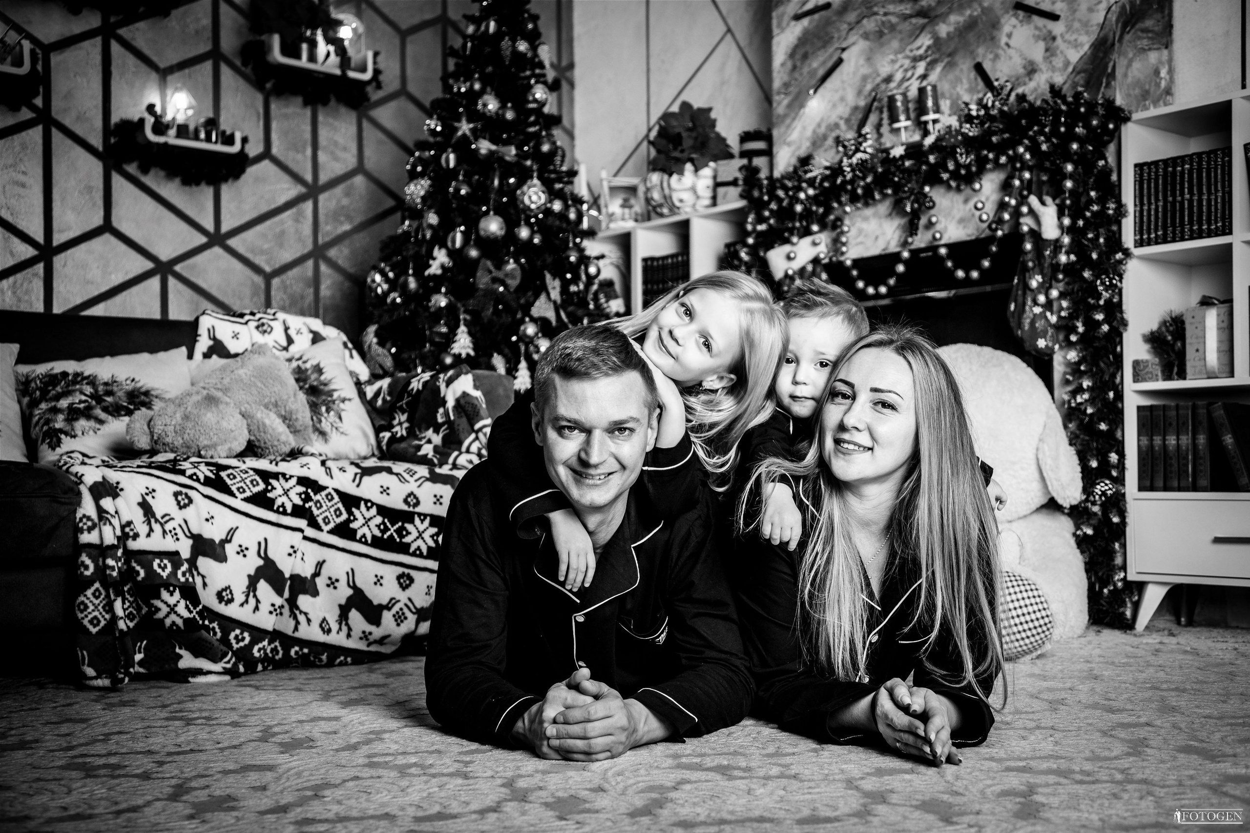 Портфолио семейных фотосессий: Тепло в новогодних интерьерах. Интерьерная фотостудия FOTOGEN г. Краснодар