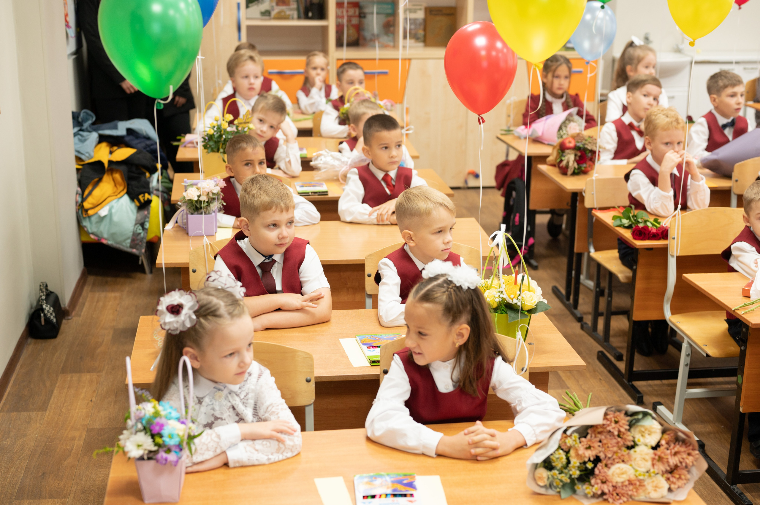 1 сентября 1 К 16 гимназия репортаж, линейка +в классе. Фотограф новорожденных, семейный детский в Тюмени Татьяна Морозова