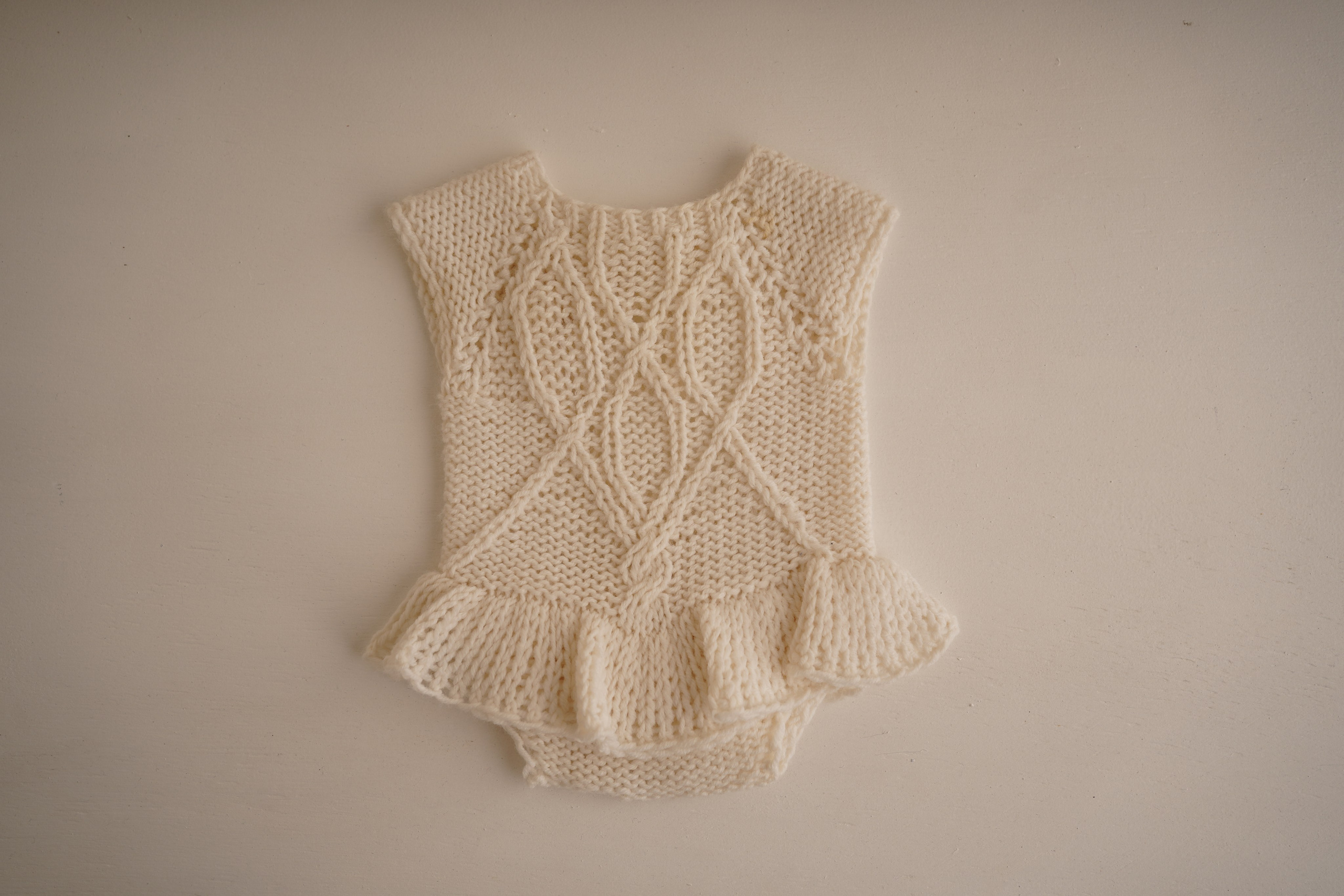 С рождения до месяца. В комплекте чепчик, повязки