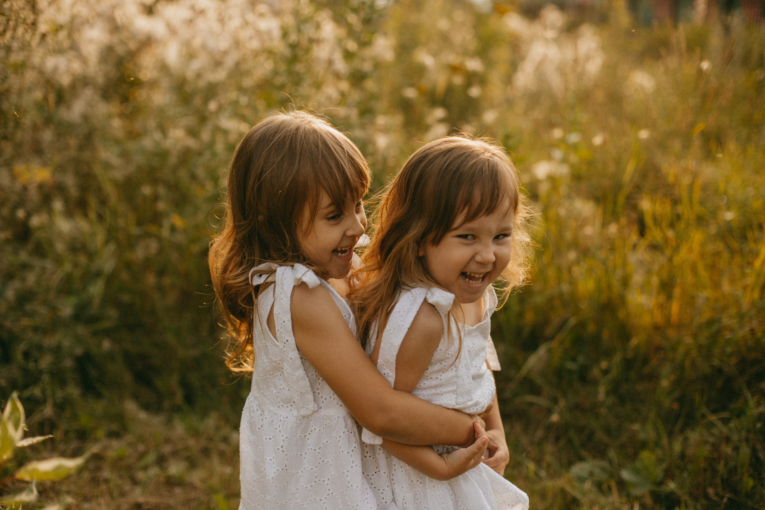 Эмма и Влада на летней прогулке с мамой. Фотограф Наталья Кургина Слюдянка Иркутск