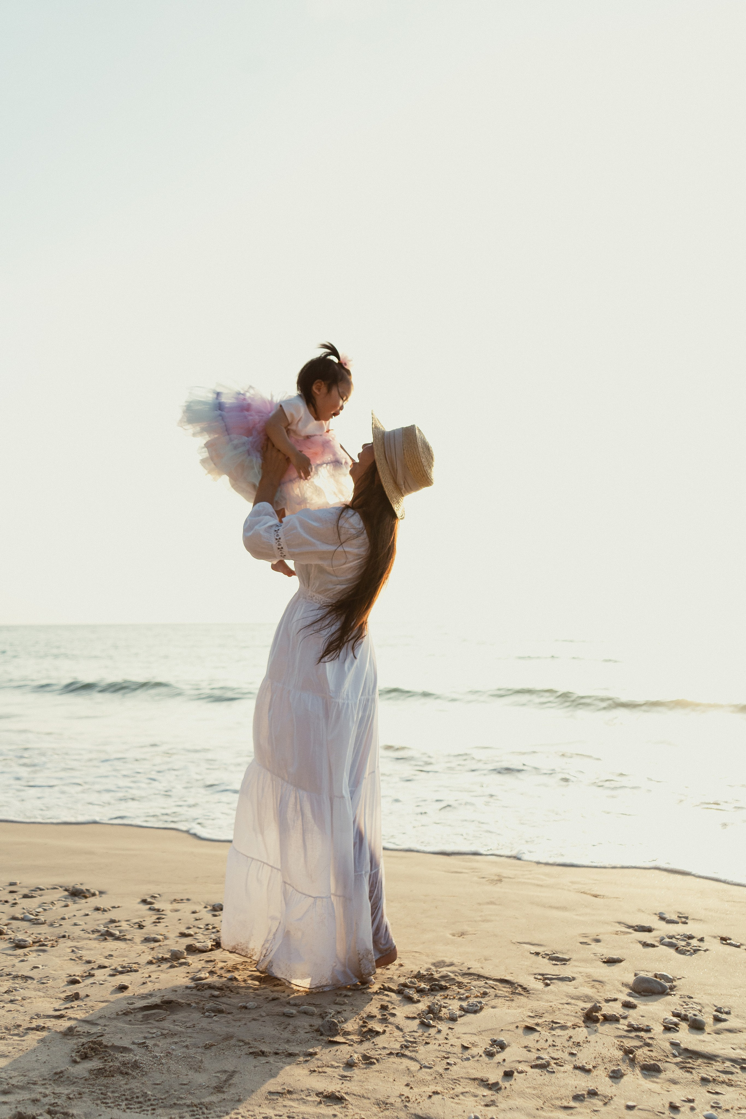 Семейная фотосъёмка на Пхукете – тепло, искренность и любовь вашей семьи на фотографиях. Ян Долматов — фотограф, видеограф и продюсер на Пхукете, Таиланд