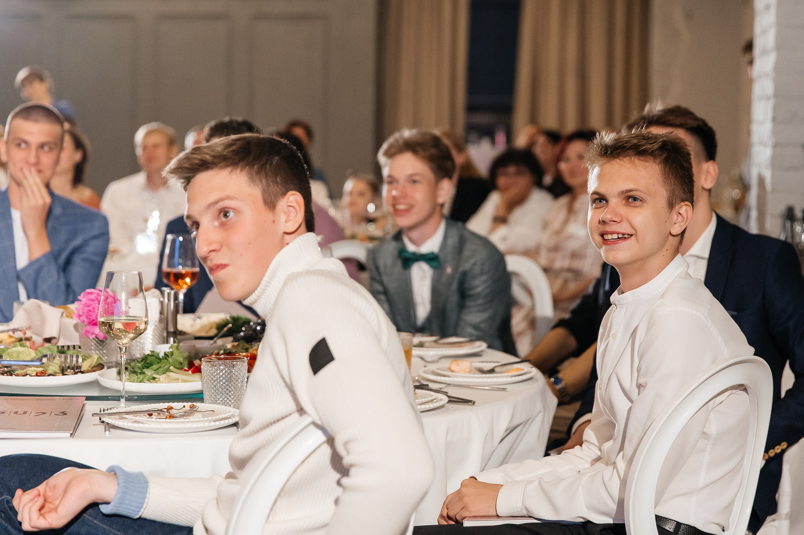 2023-06-23 Выпускной МБОУ СОШ № 10. Фотограф в Красноярске