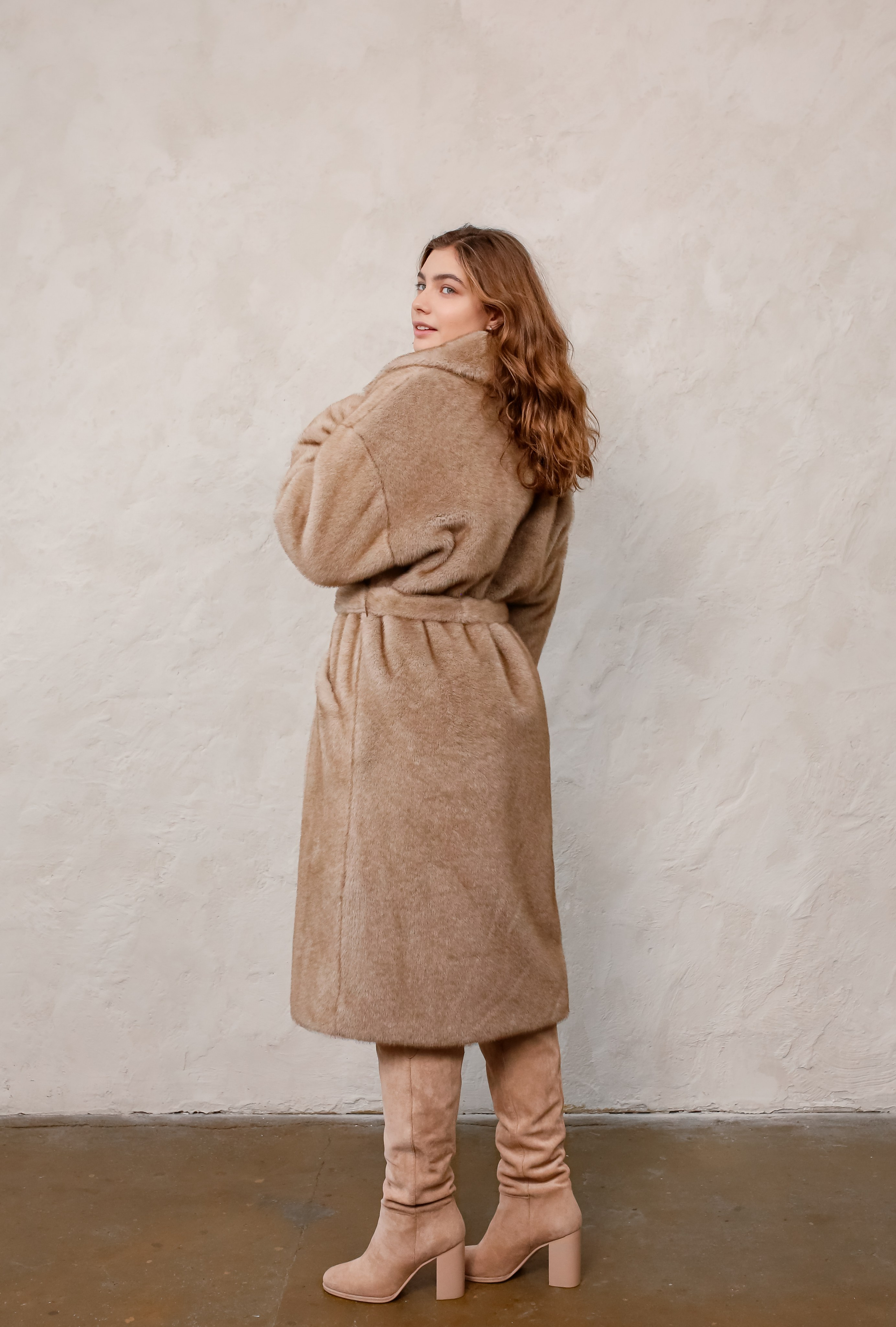 КАТАЛОГ ДЛЯ БРЕНДА ВЕРХНЕЙ ОДЕЖДЫ MISHKA. Бренд, контент фотограф в Волгограде Елена Даньшина