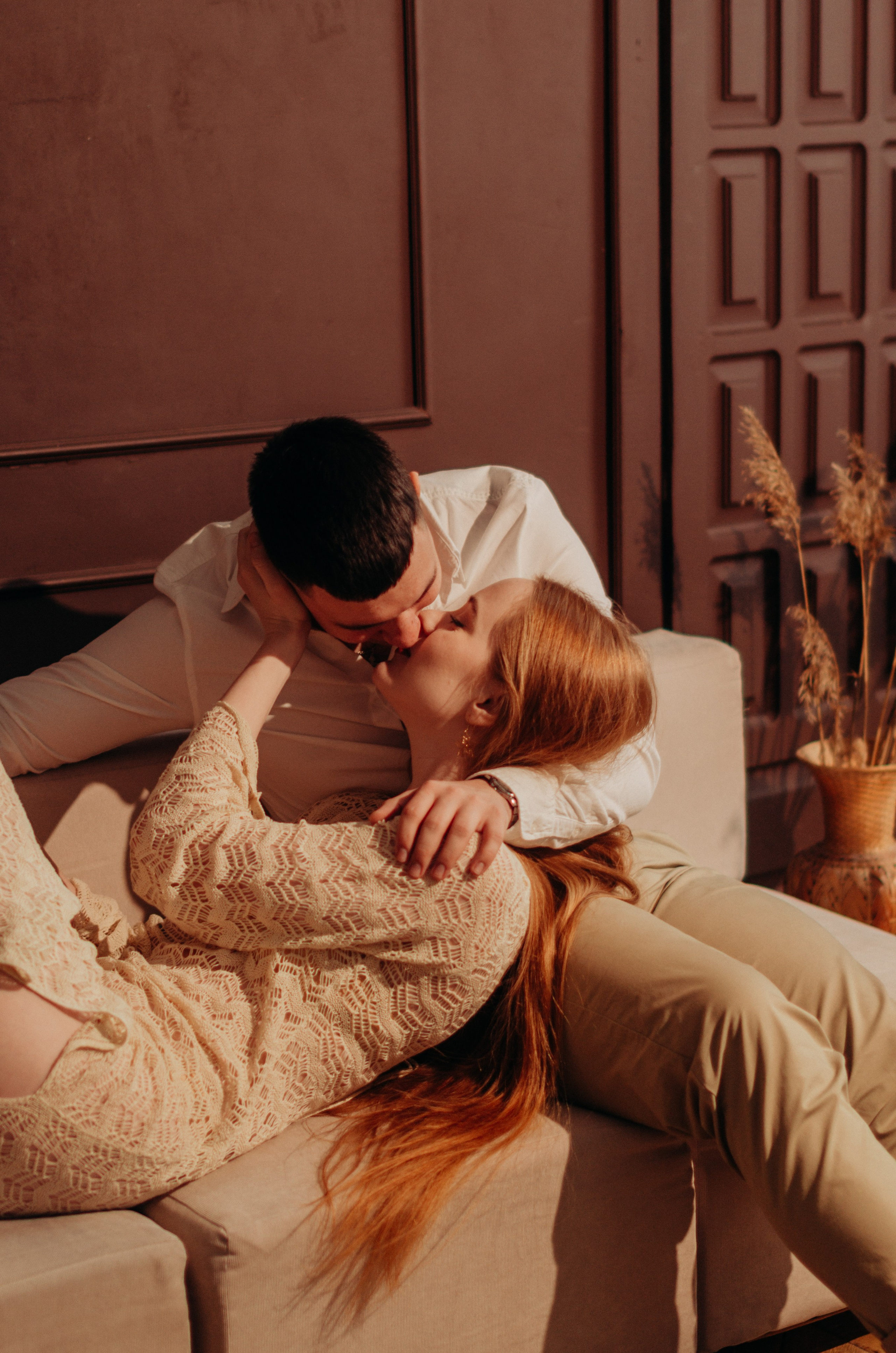 Love Story в фотостудии в стиле бохо. Денисова Аля — фотограф для парных съемок и индивидуальных историй в Барнауле