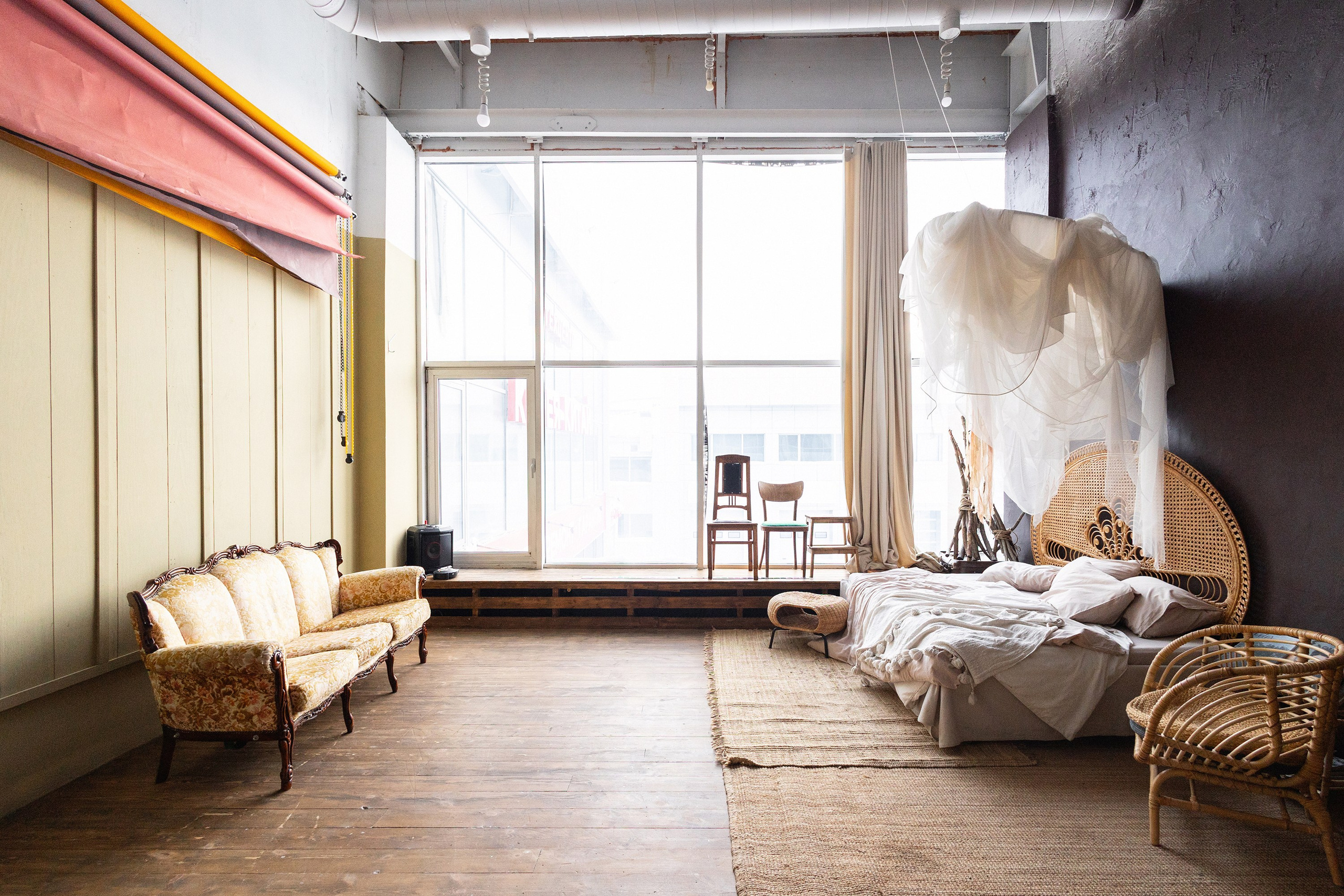 Зал Мастерская в фотостудии Питер в Сургуте - идеальное место для семейных и индивидуальных фотосессий