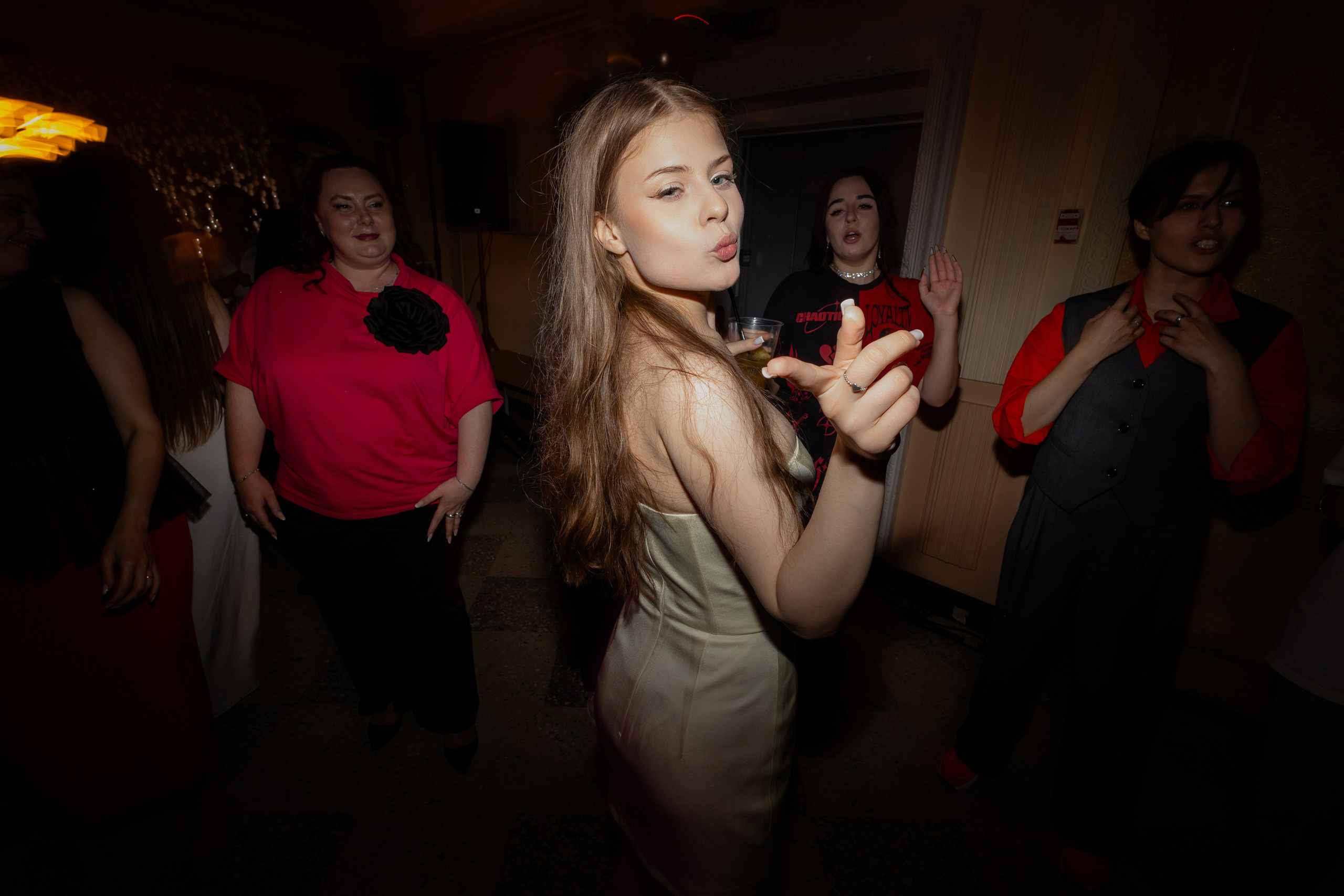 Школьный выпускной 2024 год в Соколе (Минск). Свадебный фотограф в Минске/Беларуси Сергей Спиридонов