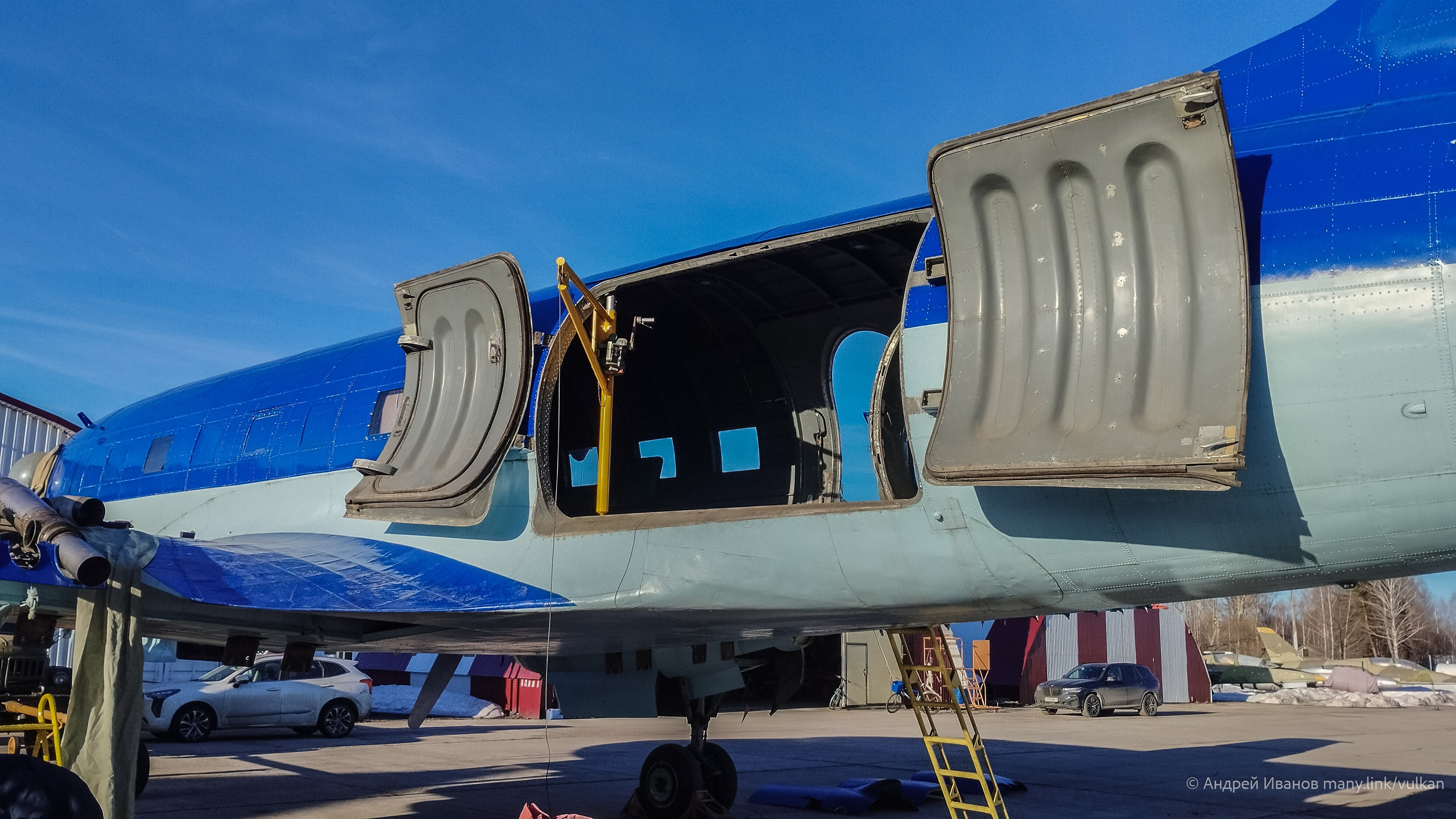 Ил-14Т «Голубая Мечта» (2026 г.). Фотоальбом показывающий увлекательный мир авиации и мир медведей Андрея Иванова