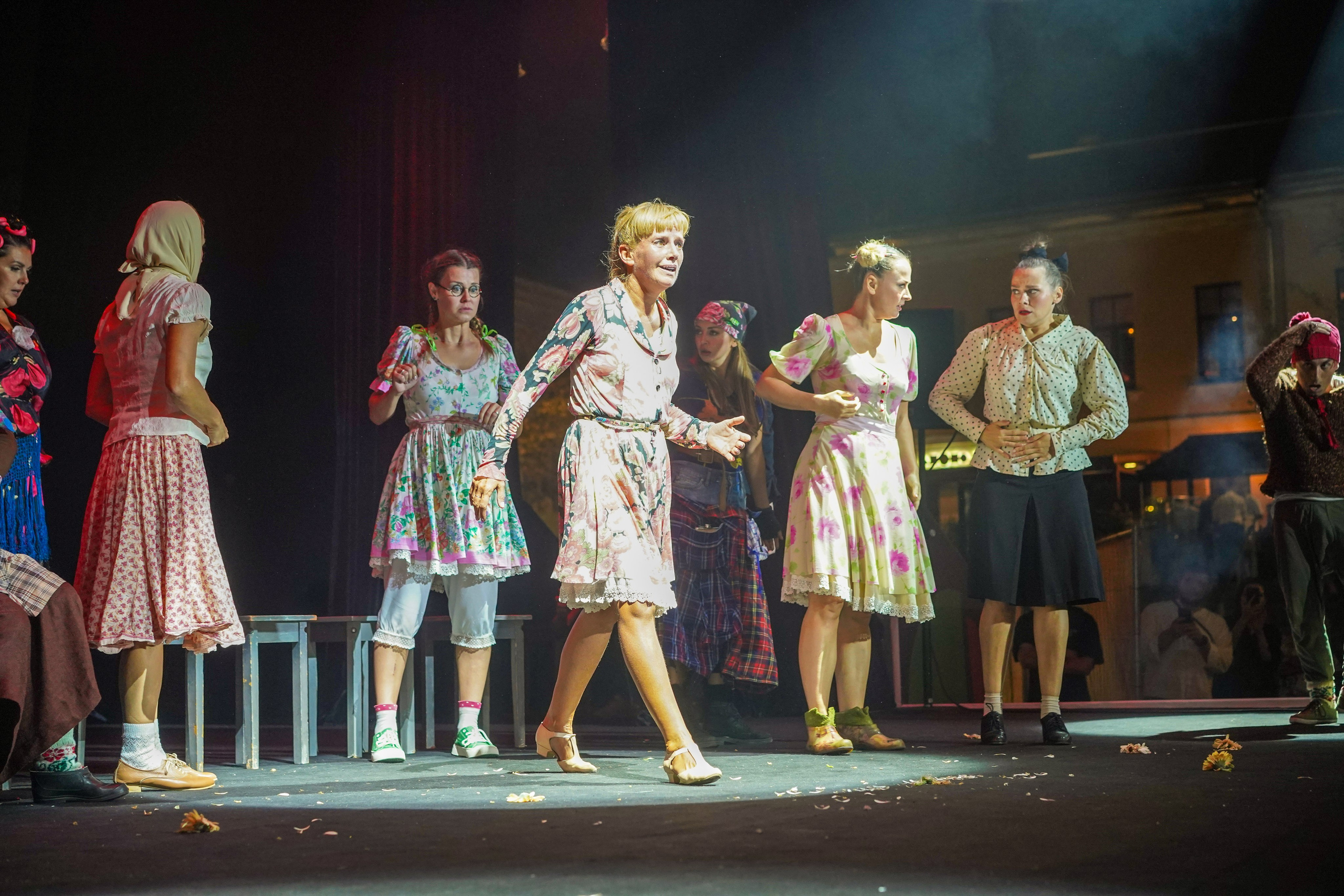 Спектакль «Всюду жизнь», Егор Дружинин. ZAGLADIN Bureau