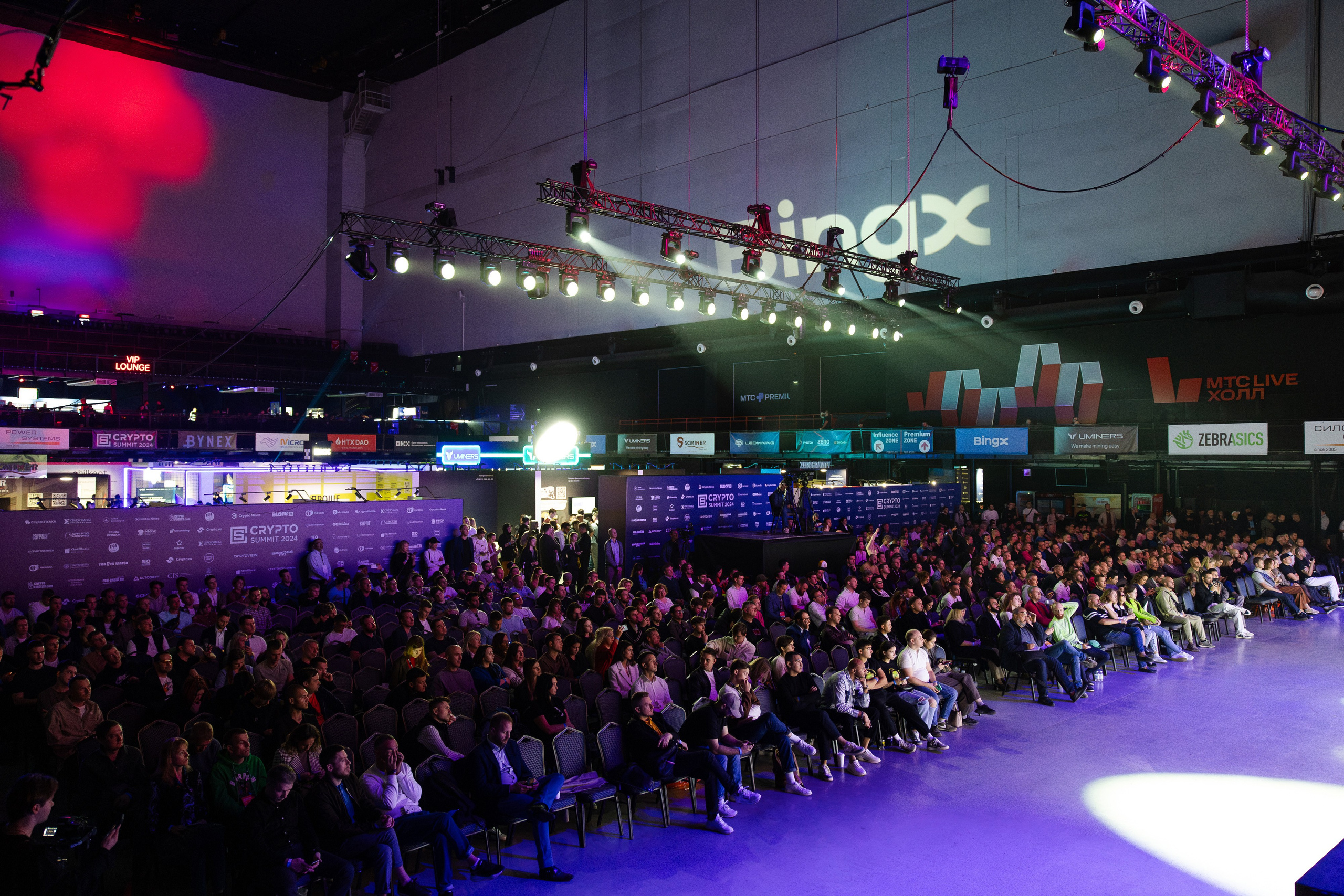 Crypto Summit (1). Свадебный репортажный фотограф в Москве