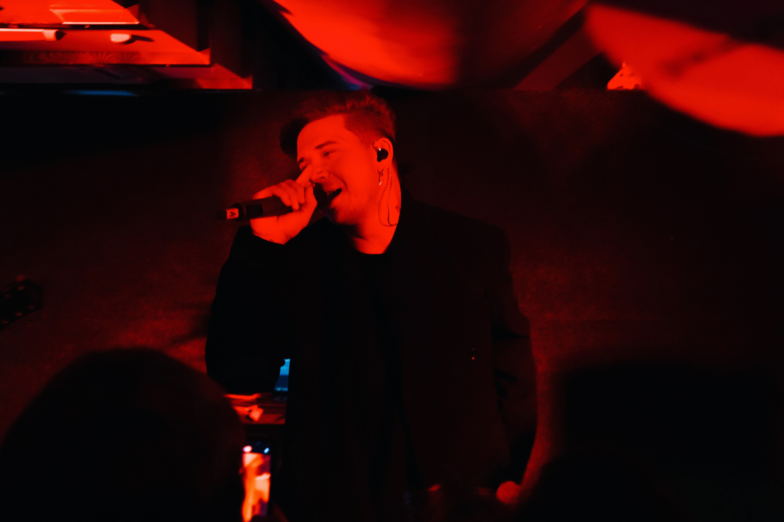 Playingtheangel. Уфа. Маленький зал, красный свет, мощный звук. Фотограф Гильмутдинов Руслан