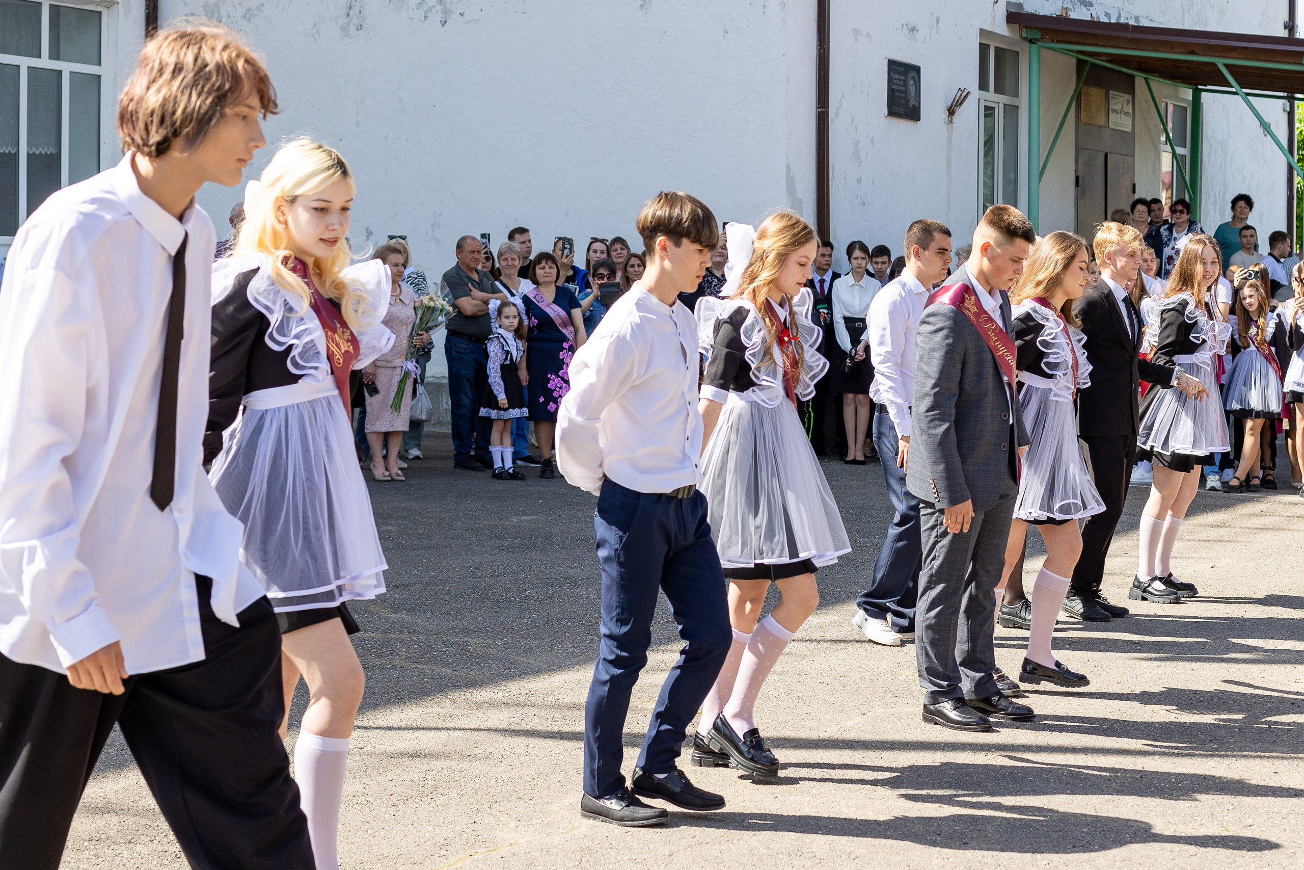 Последний звонок. Выпускные альбомы Майкоп, Краснодар Елена Золотарева
