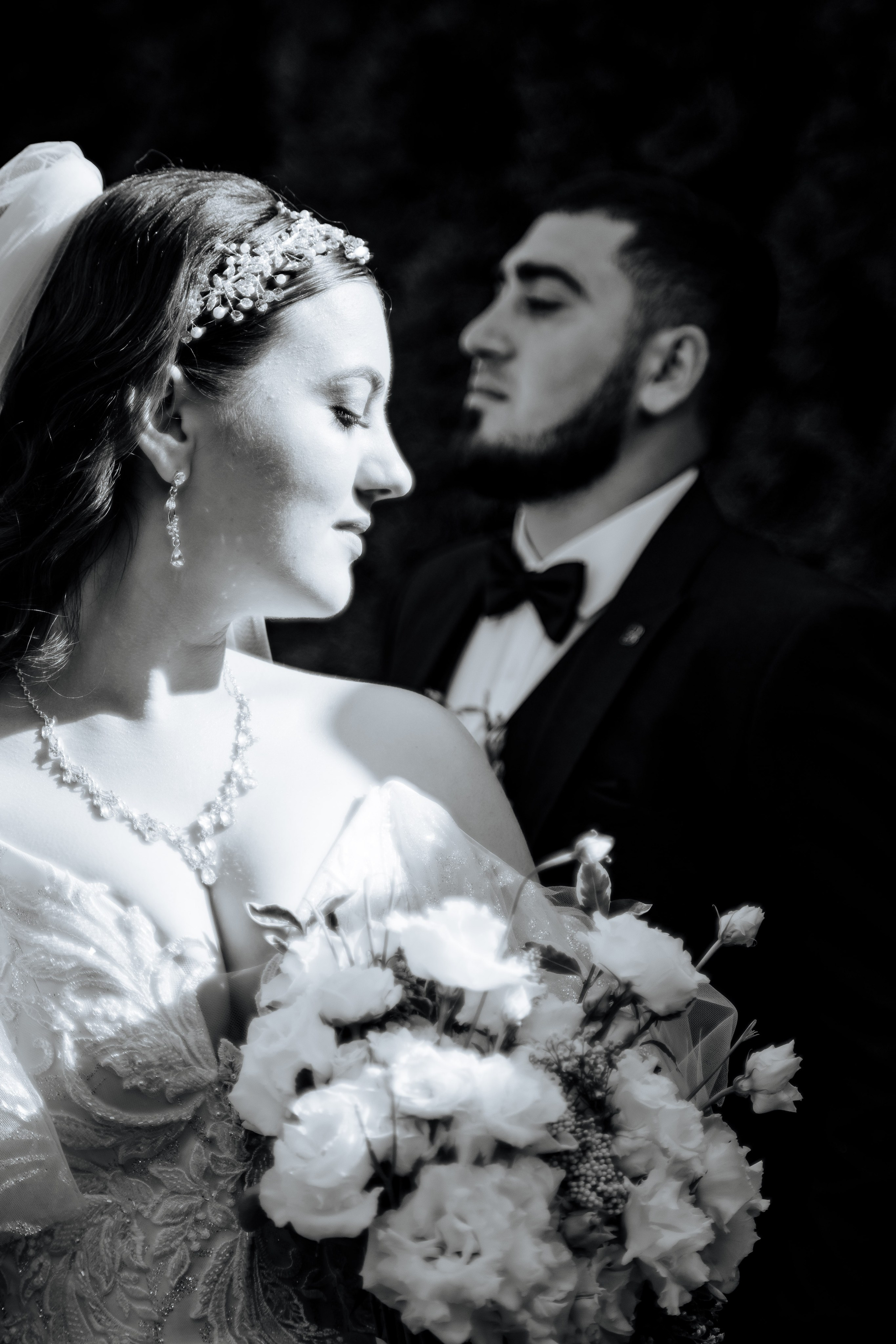 Черное и белое. Профессиональный фотограф и видеооператор