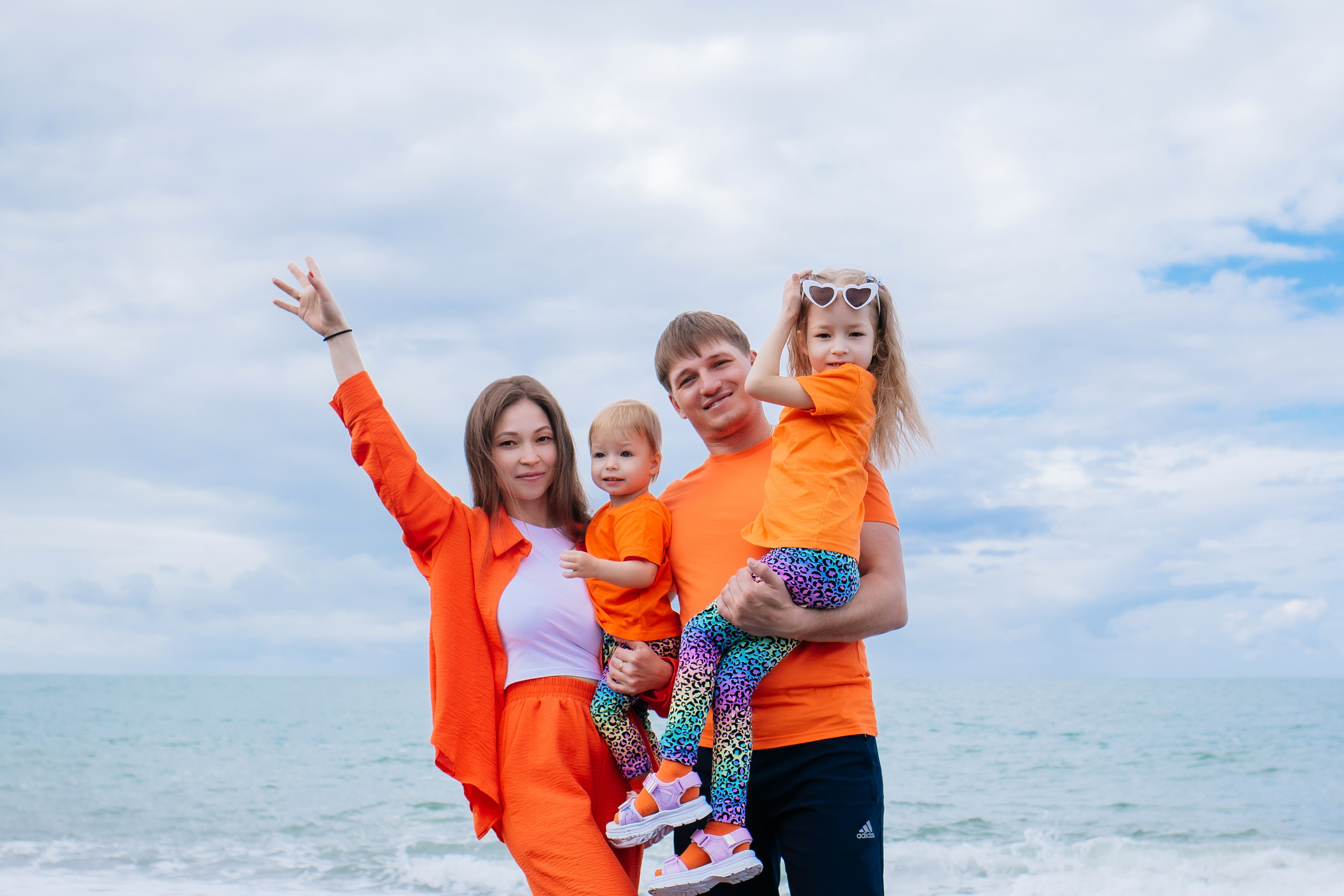Семейная фотосессия на берегу моря в Сочи. Фотограф Сочи Адлер. Солькаева Анастасия