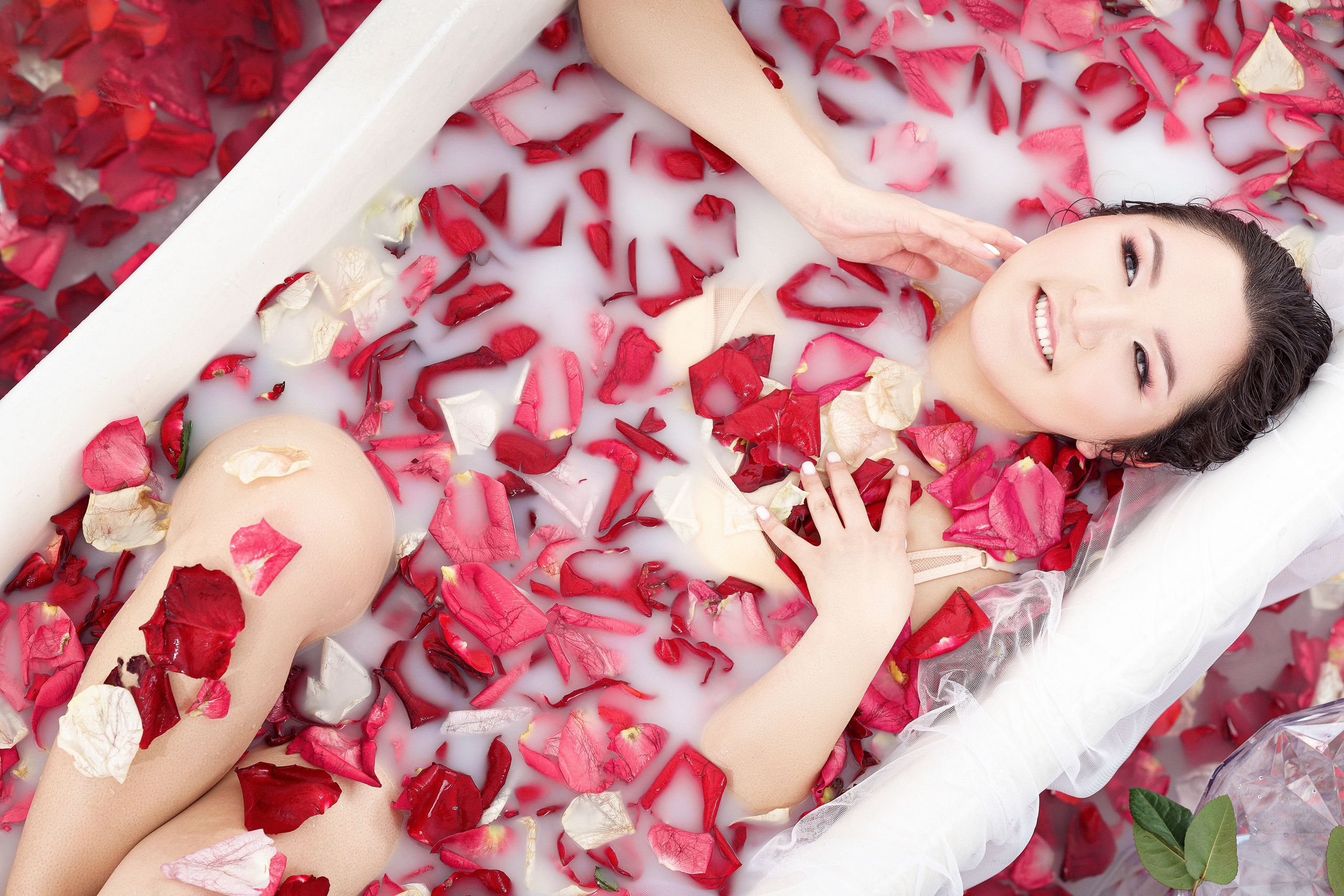 Фотосессия с розами от портретного фотографа Ильи Матвеева